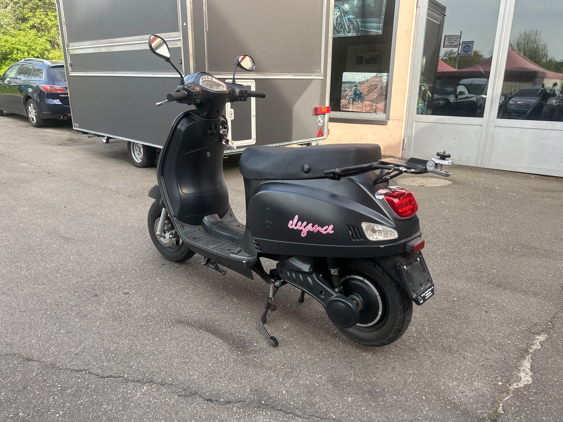 ZNEN Rhino Elegnace-showroom-element-3