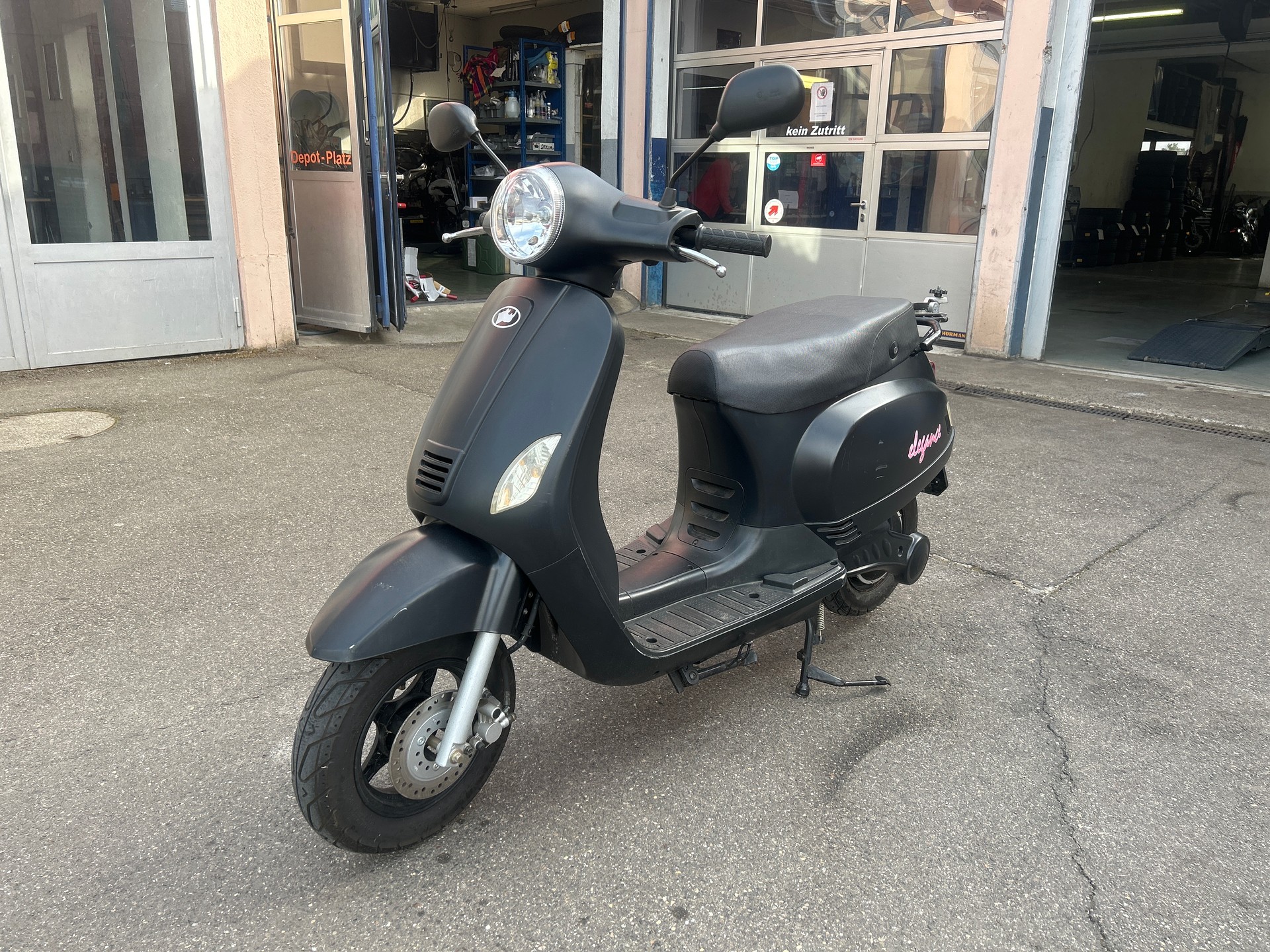 ZNEN Rhino Elegnace