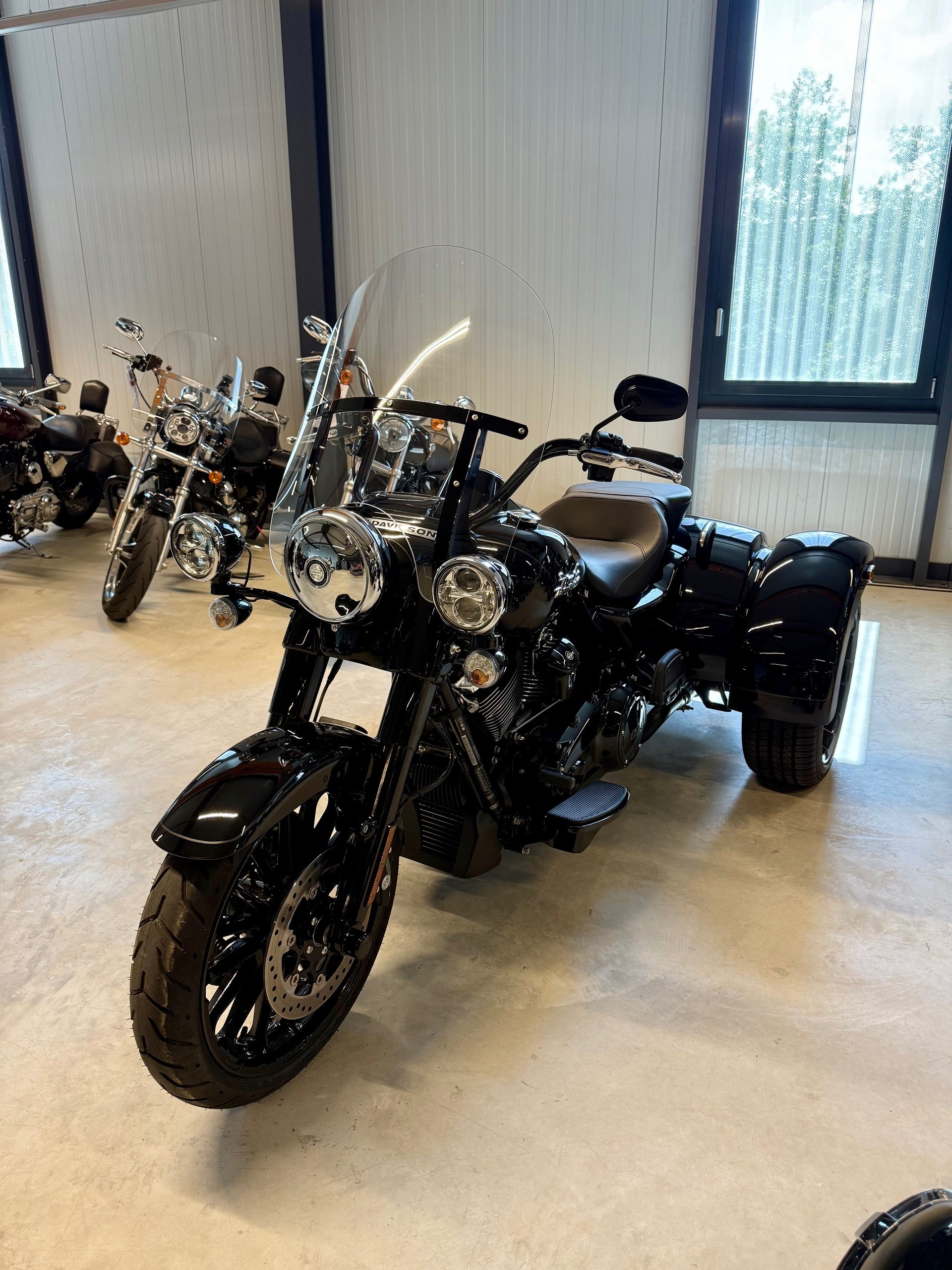HARLEY-DAVIDSON FLRT Freewheeler 114-showroom-element-3