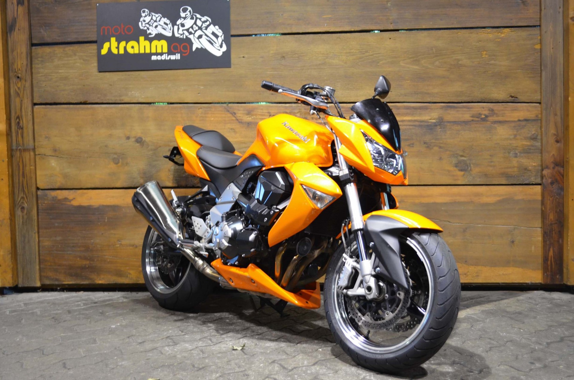 KAWASAKI Z 1000-showroom-element-1
