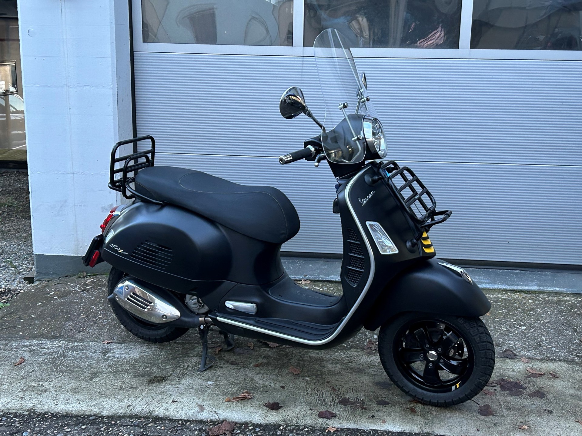 PIAGGIO Vespa GTS 300 Super Tech ABS-image-1