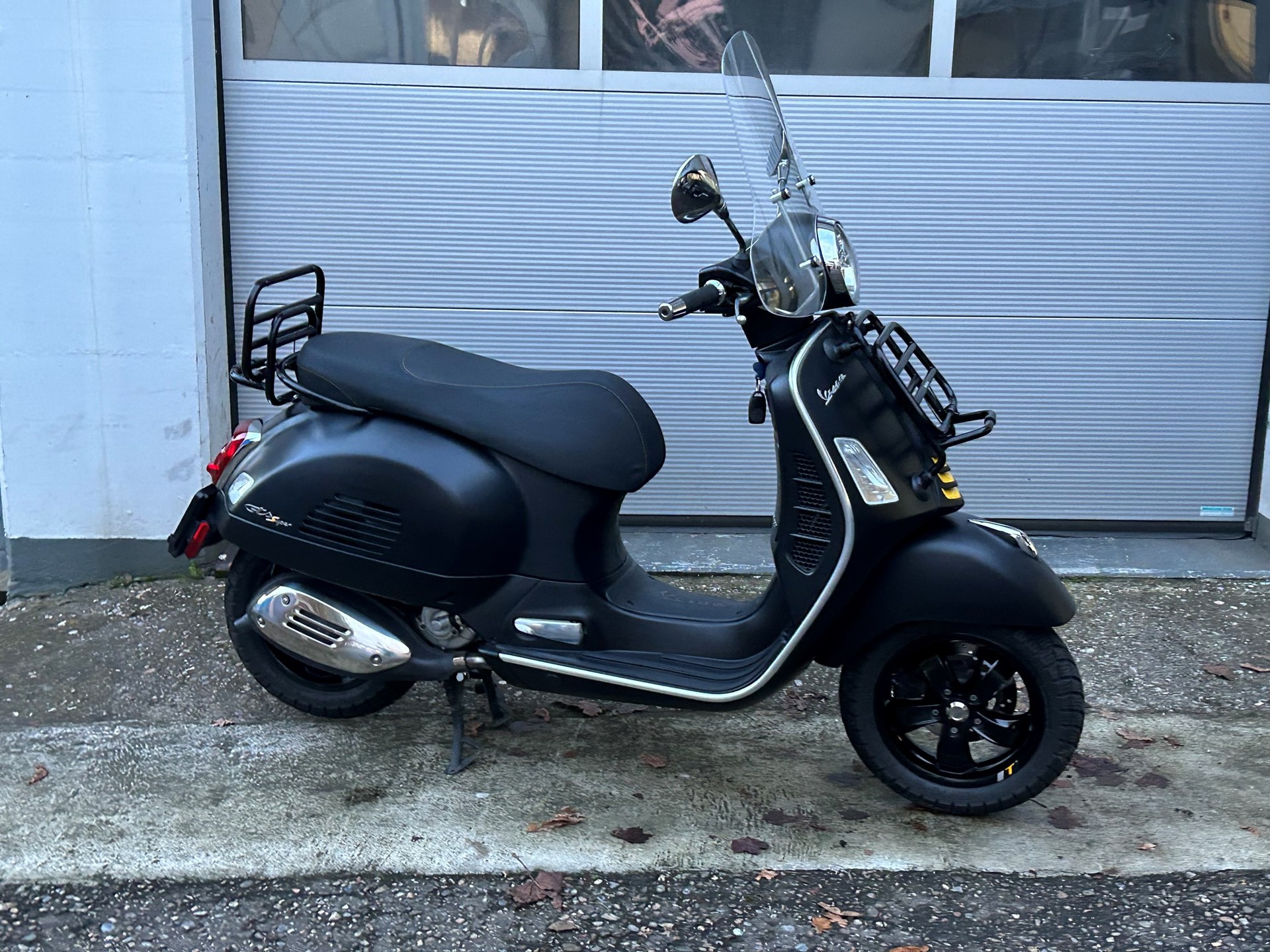 PIAGGIO Vespa GTS 300 Super Tech ABS-image-2