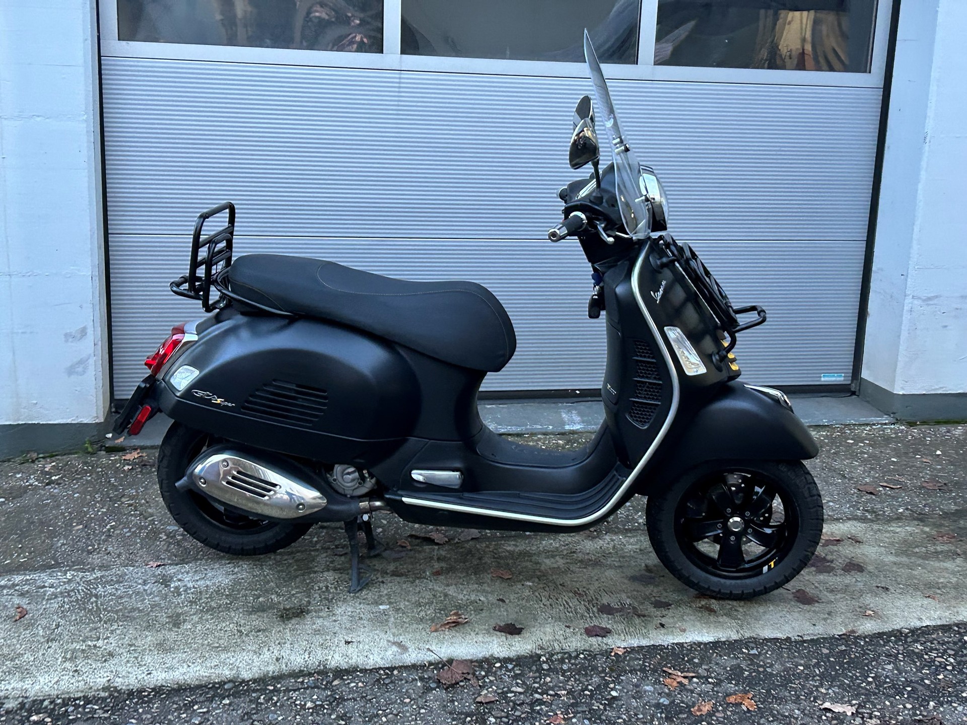 PIAGGIO Vespa GTS 300 Super Tech ABS-image-3