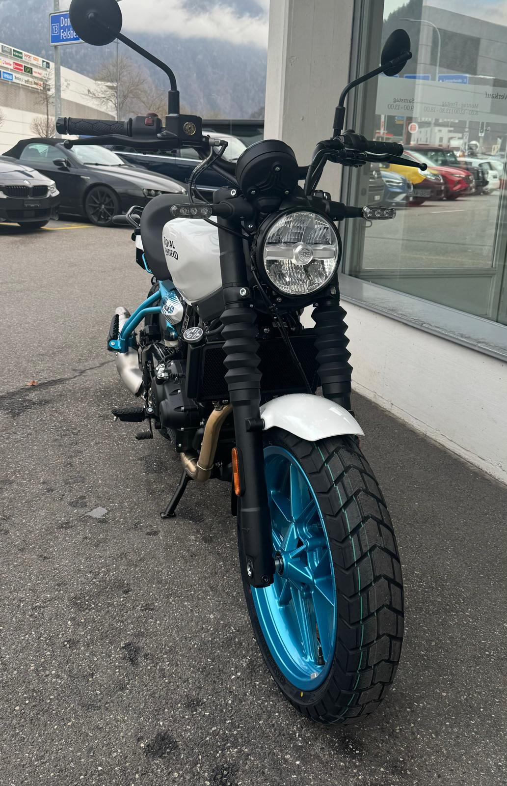ROYAL ENFIELD GUERRILLA 450 Brava Blue