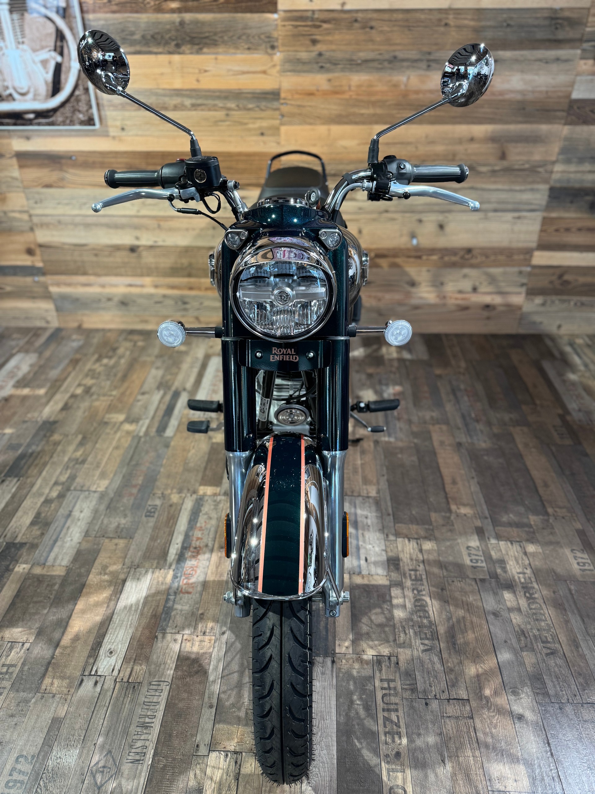 ROYAL ENFIELD Classic 350-showroom-element-3