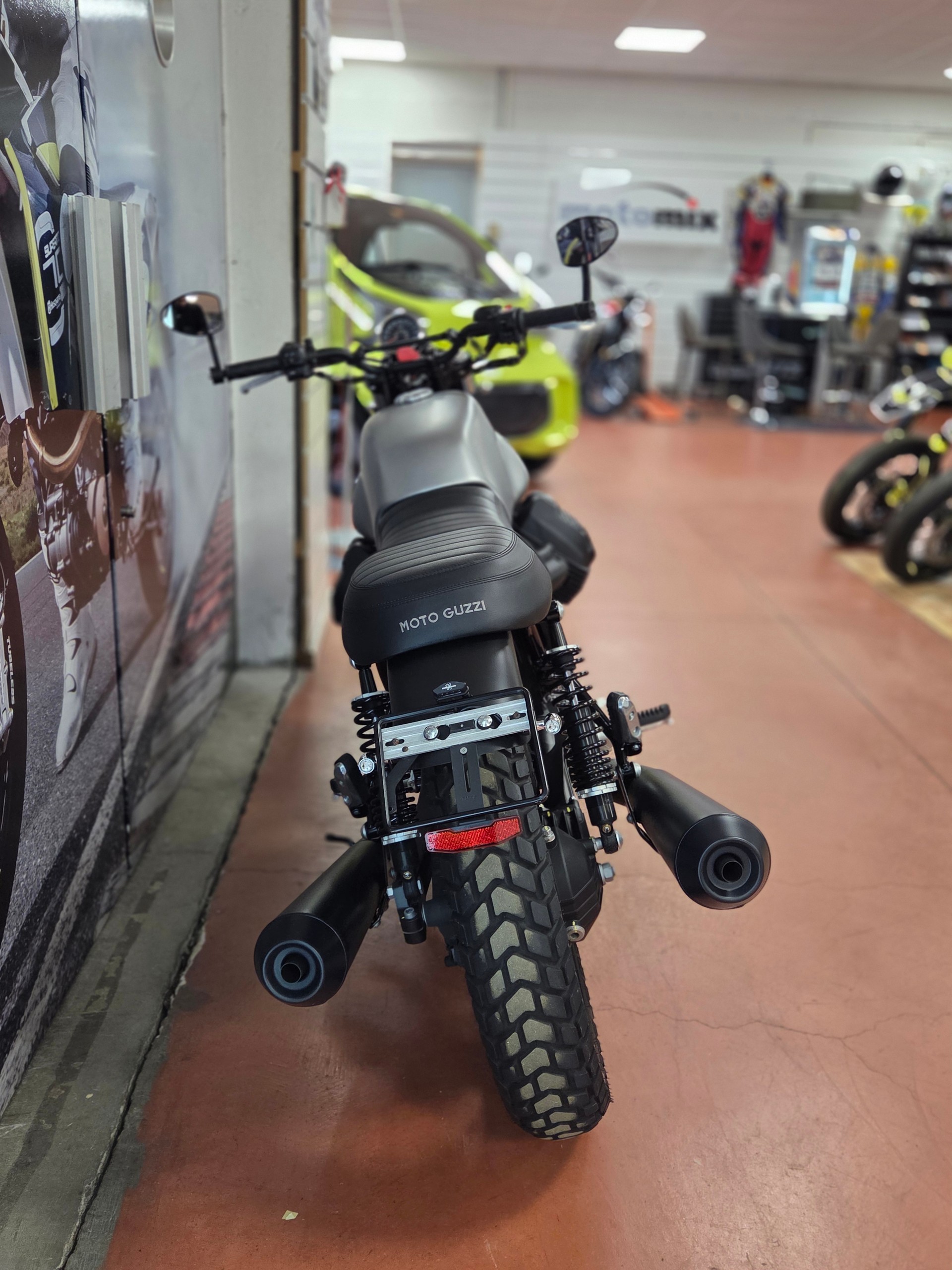 MOTO GUZZI V7 III Rough 750 ABS-showroom-element-3
