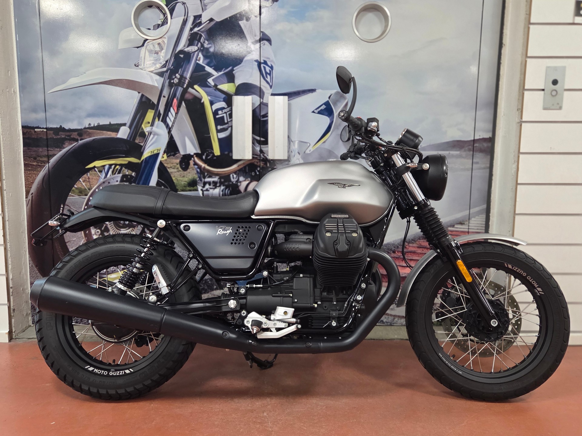 MOTO GUZZI V7 III Rough 750 ABS-showroom-element-2