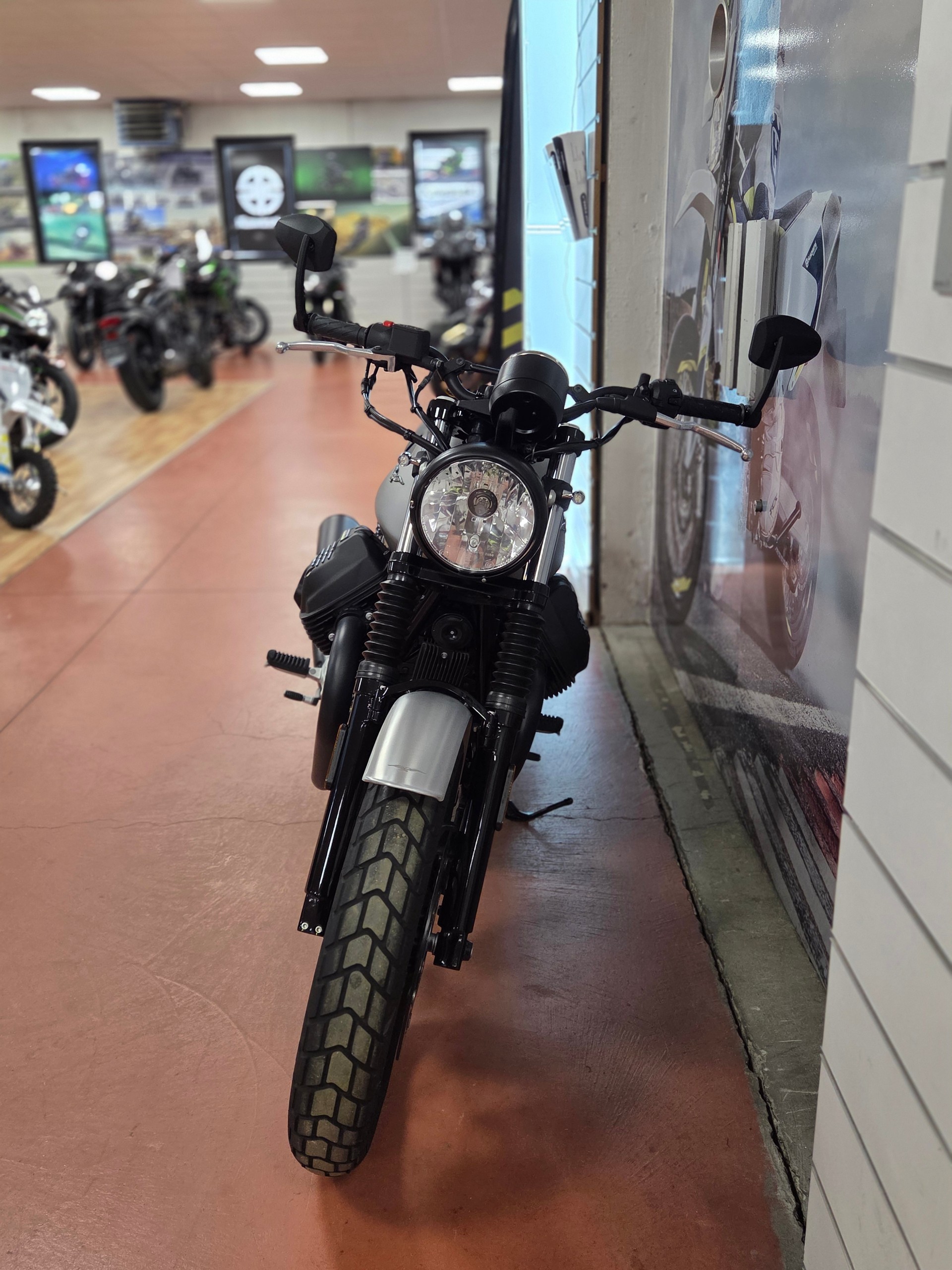MOTO GUZZI V7 III Rough 750 ABS-showroom-element-1