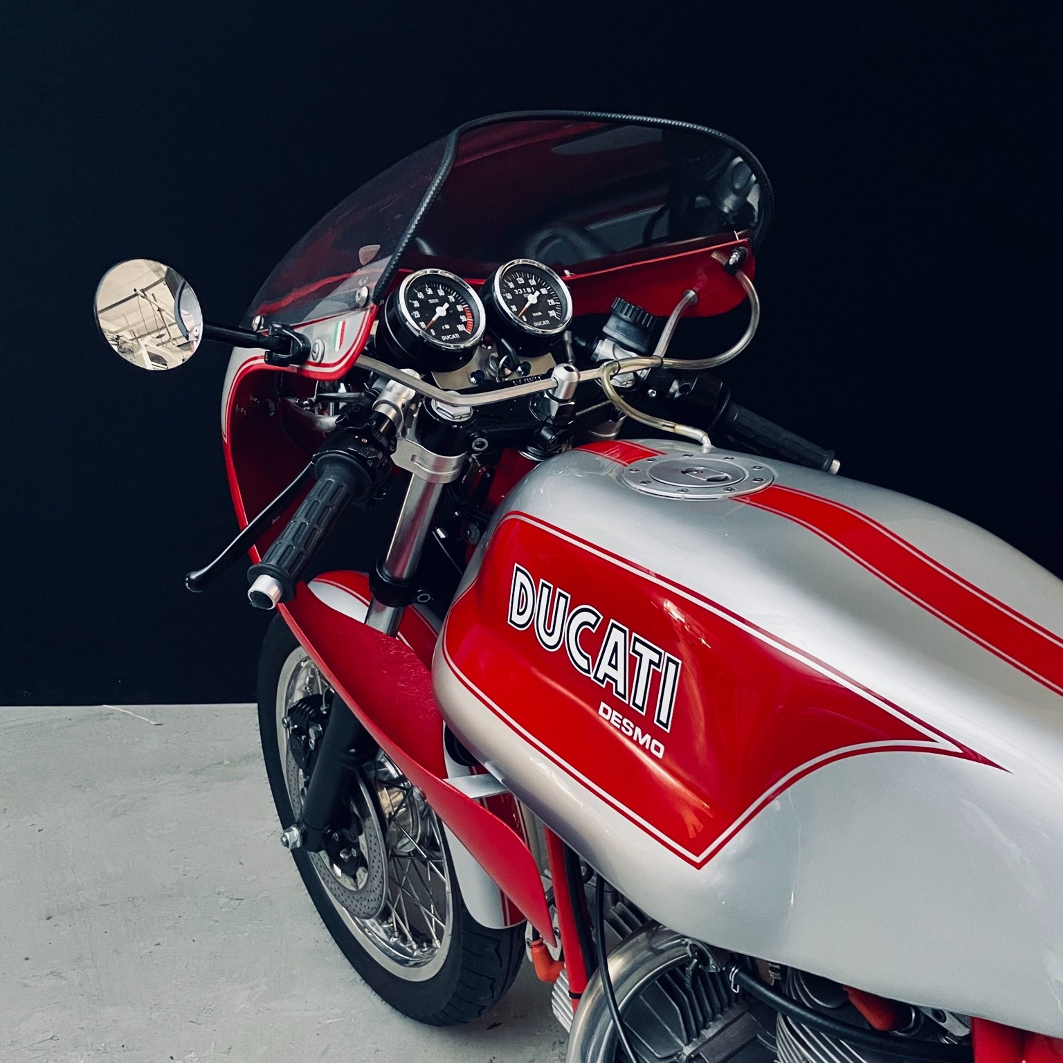 DUCATI 900 SS-showroom-element-1