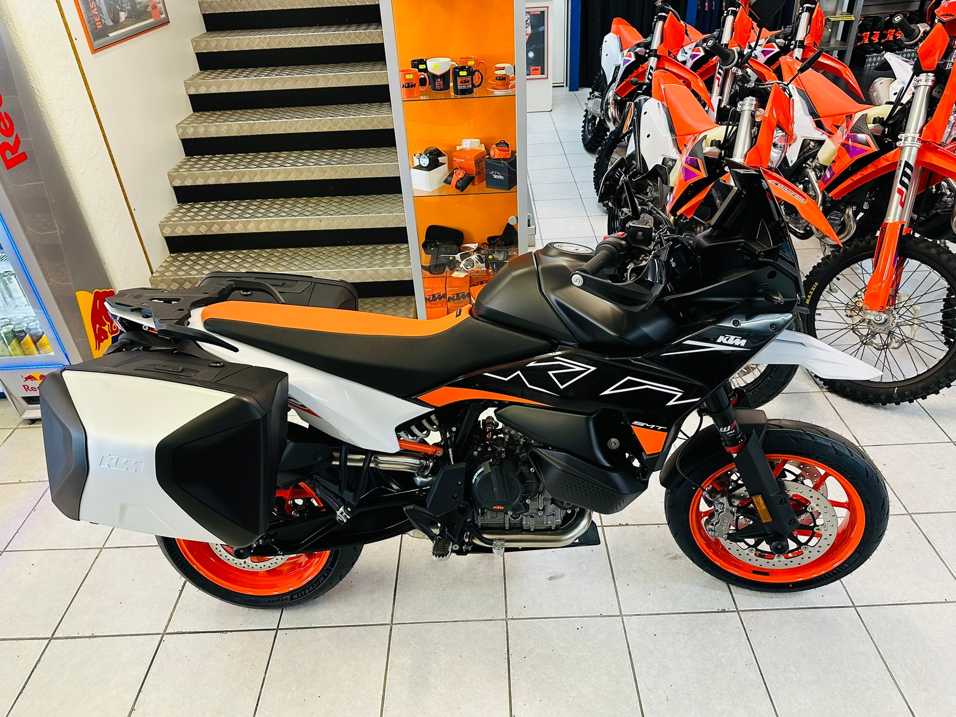KTM 890 SMT-showroom-element-1