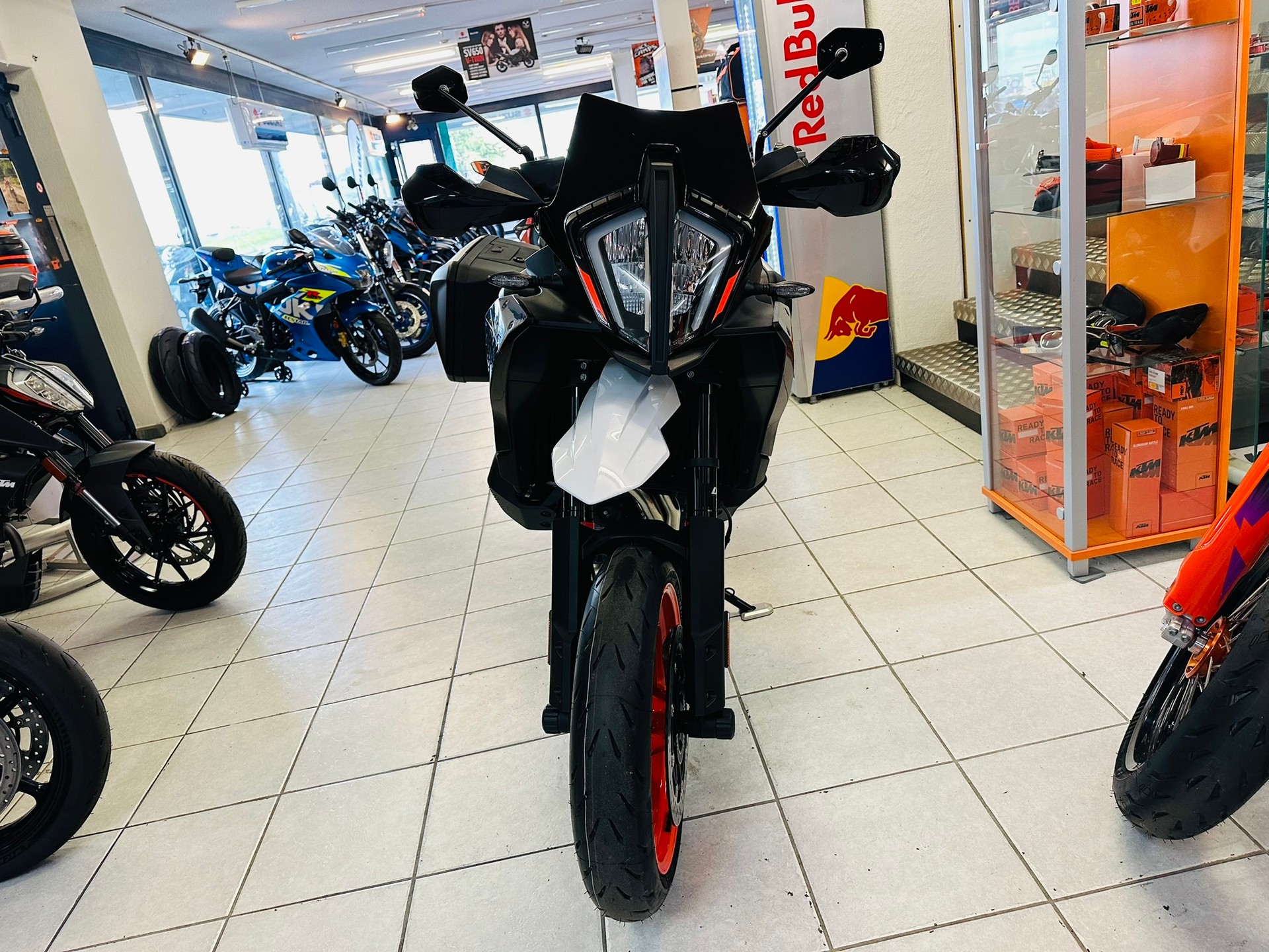 KTM 890 SMT-showroom-element-3