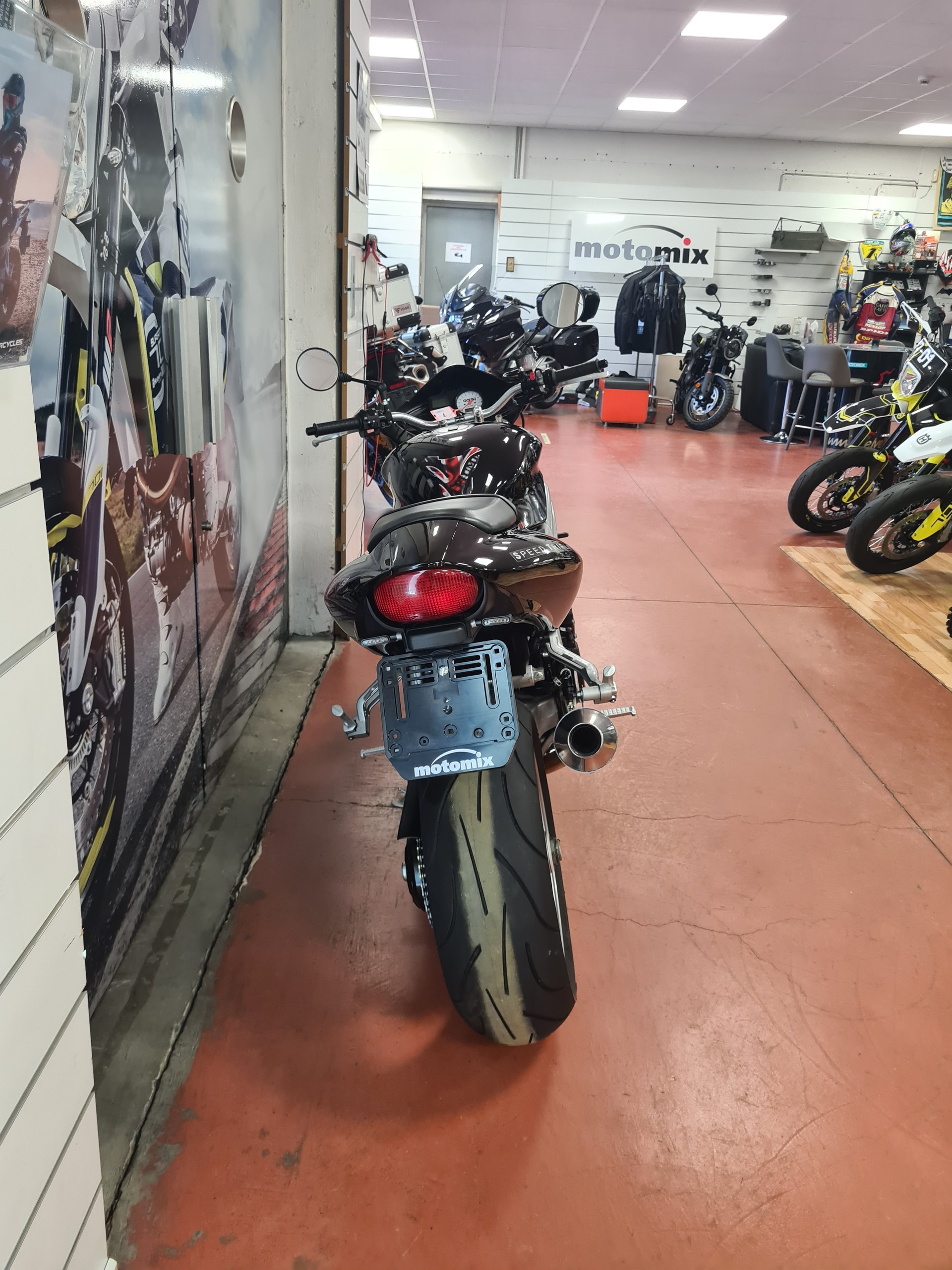 TRIUMPH Speed Triple 955i-showroom-element-3