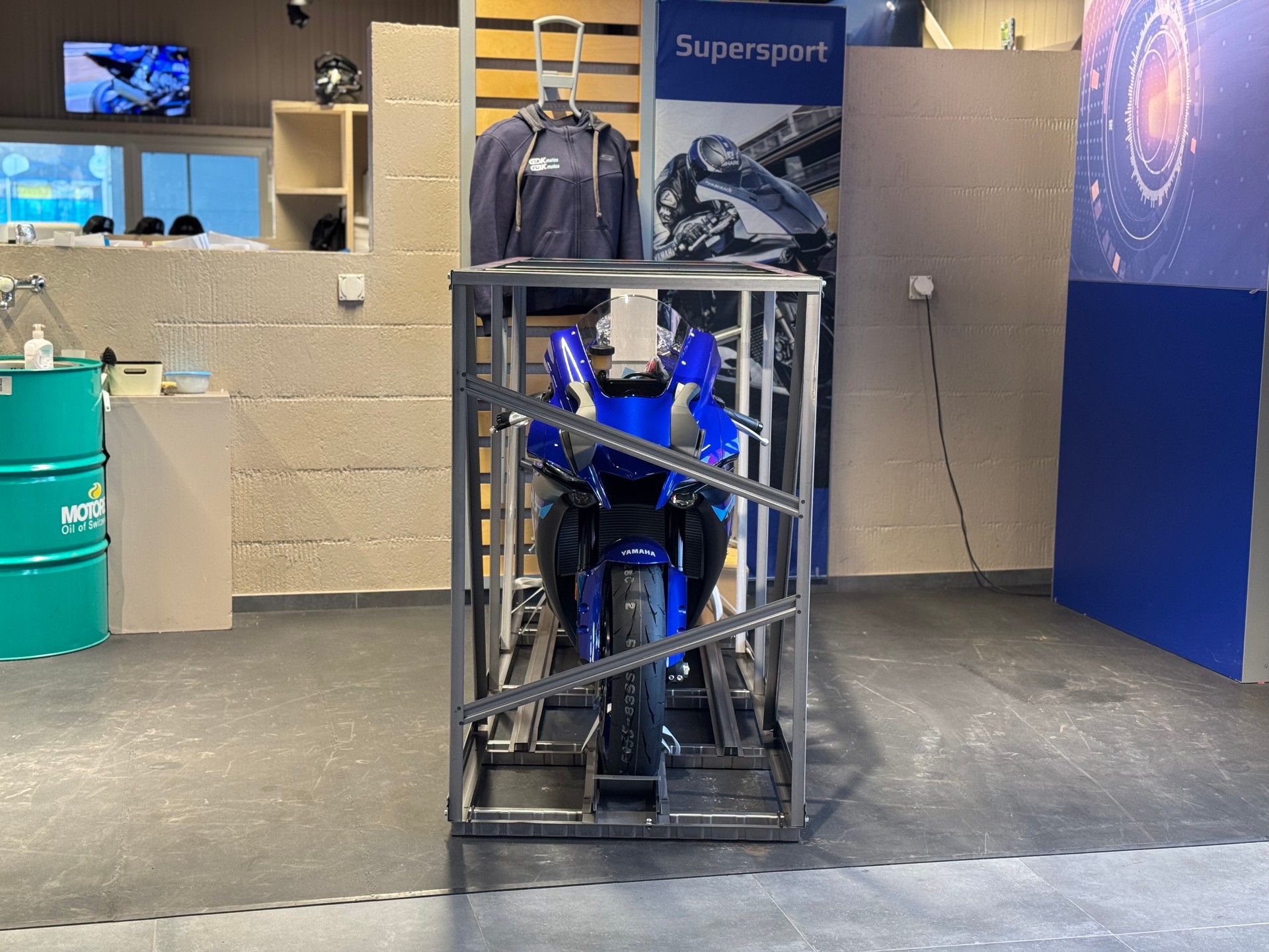 YAMAHA YZF-R1-showroom-element-1