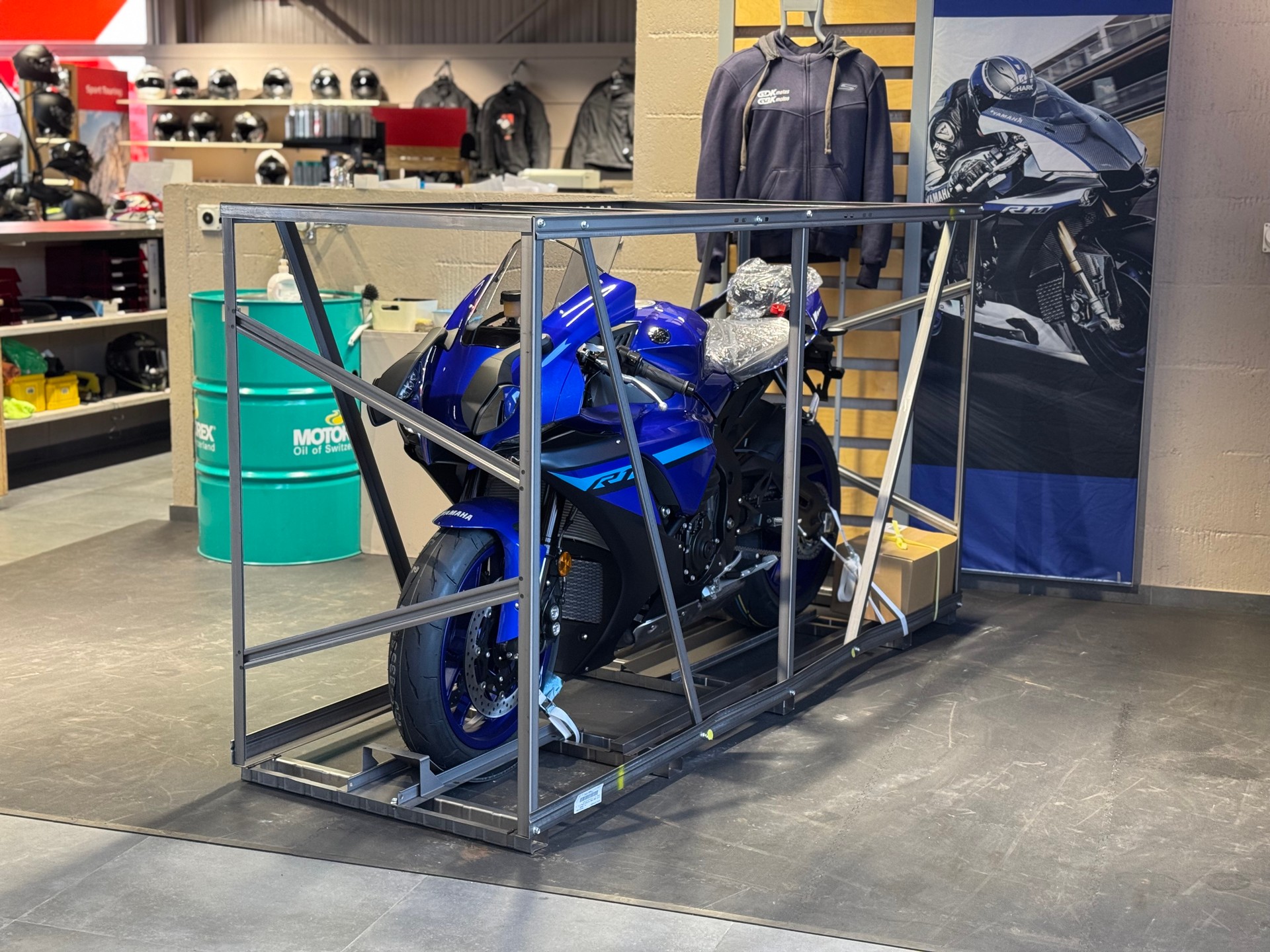 YAMAHA YZF-R1-showroom-element-2