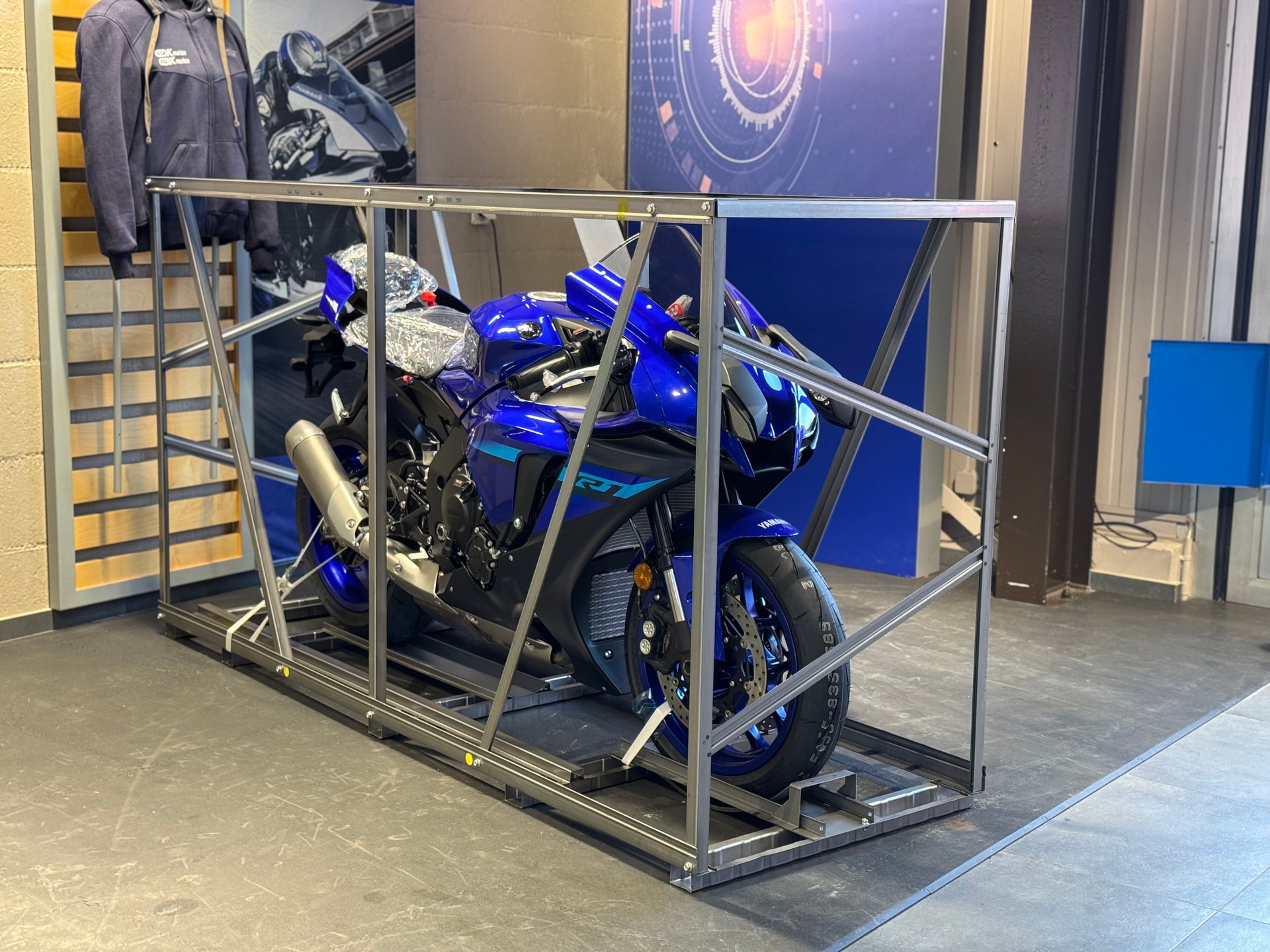 YAMAHA YZF-R1