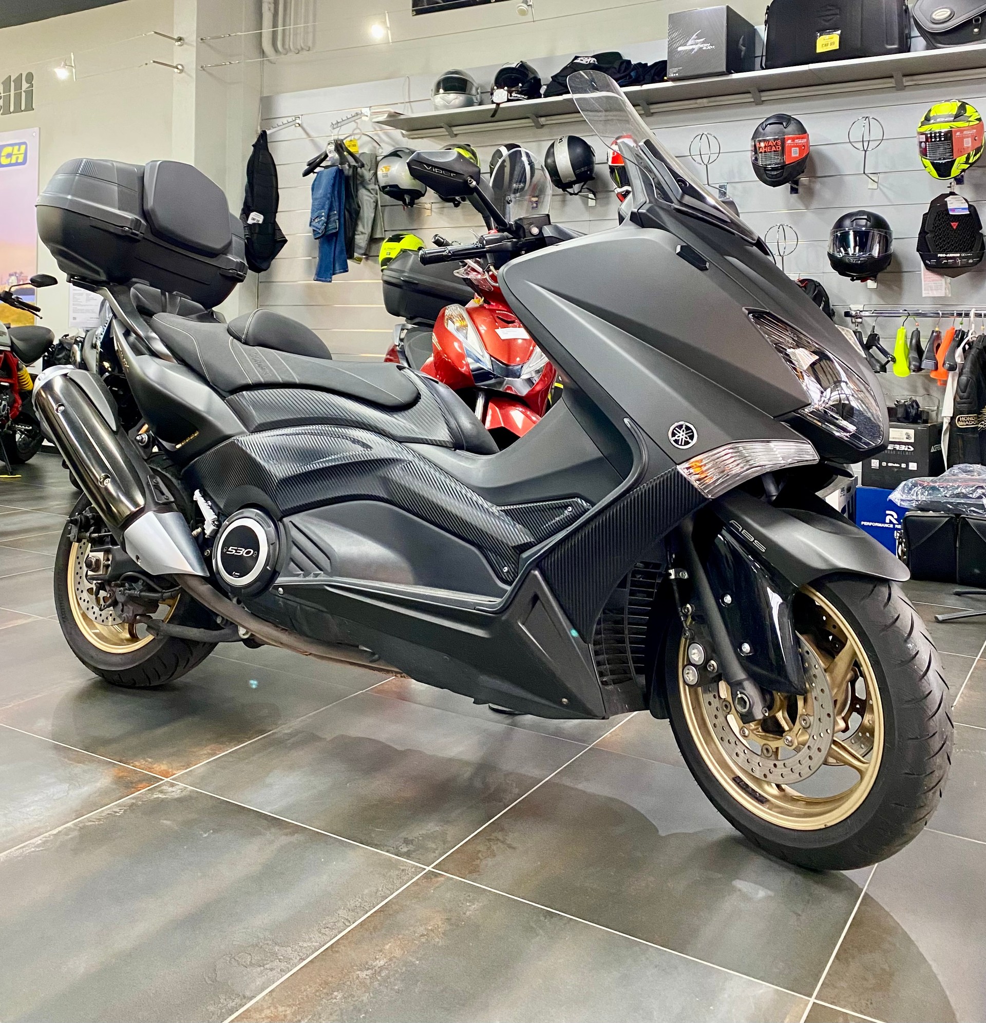 YAMAHA T-MAX XP 530 Black Max ABS
