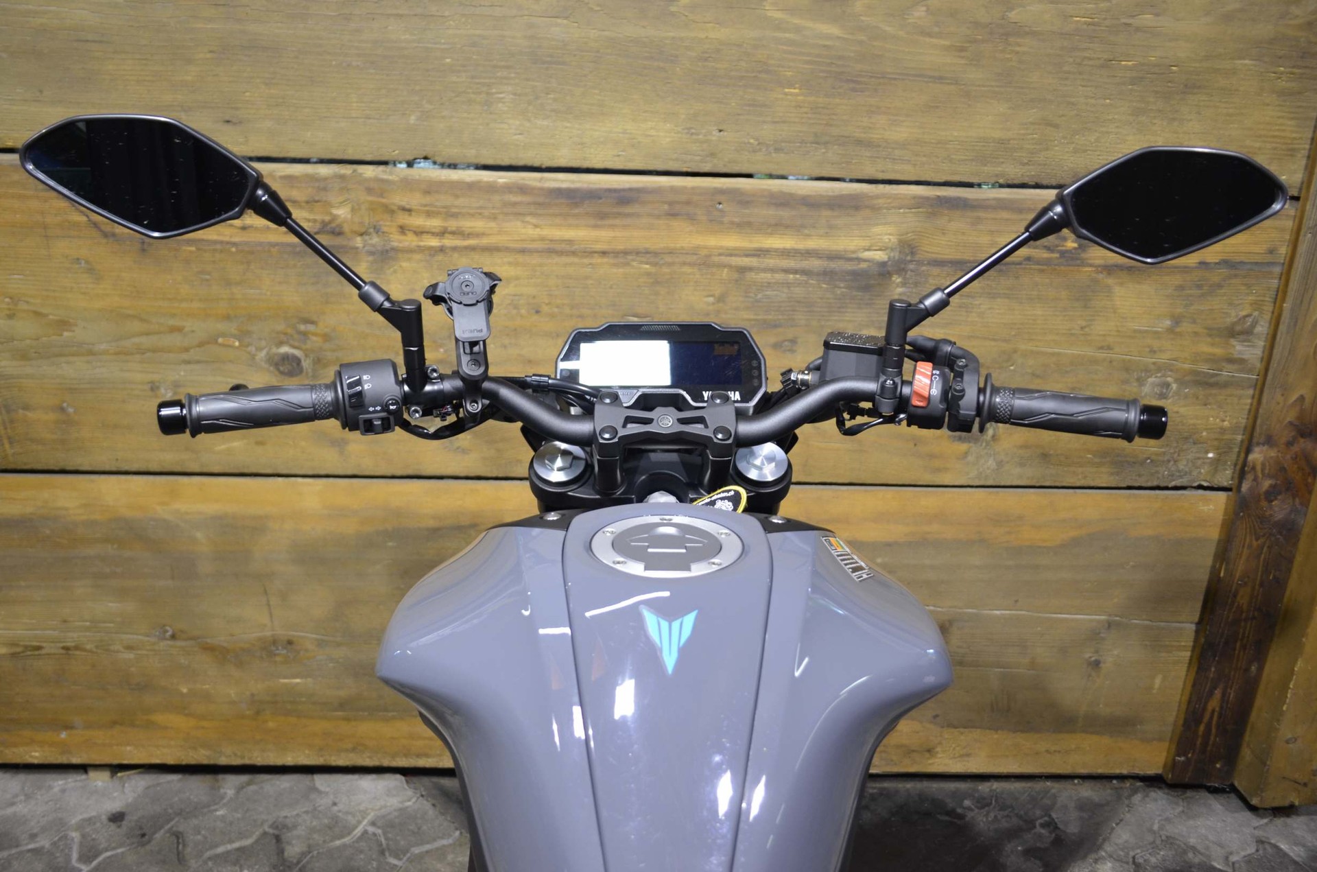 YAMAHA MT-125 ABS-showroom-element-2