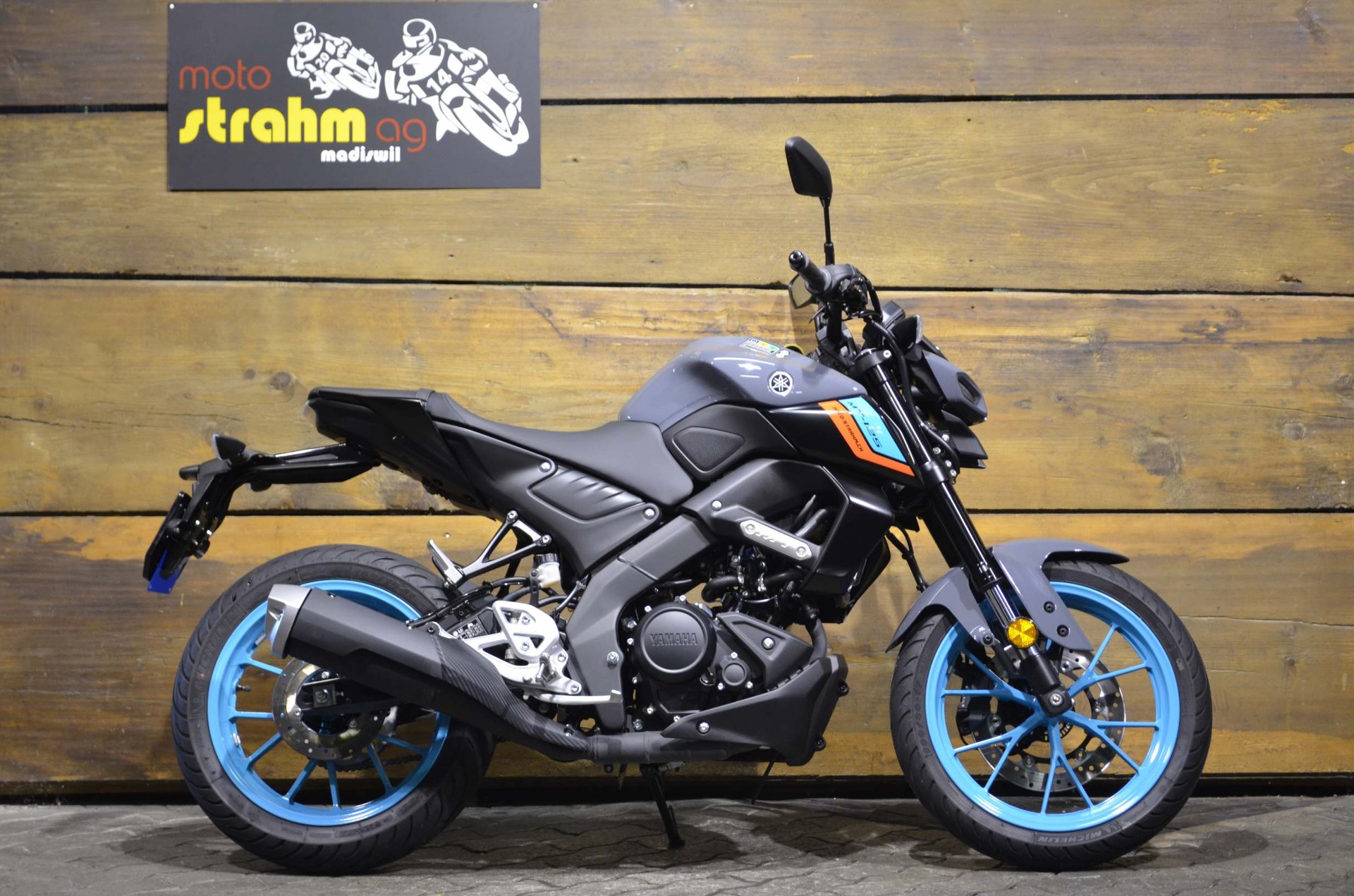 YAMAHA MT-125 ABS-showroom-element-1