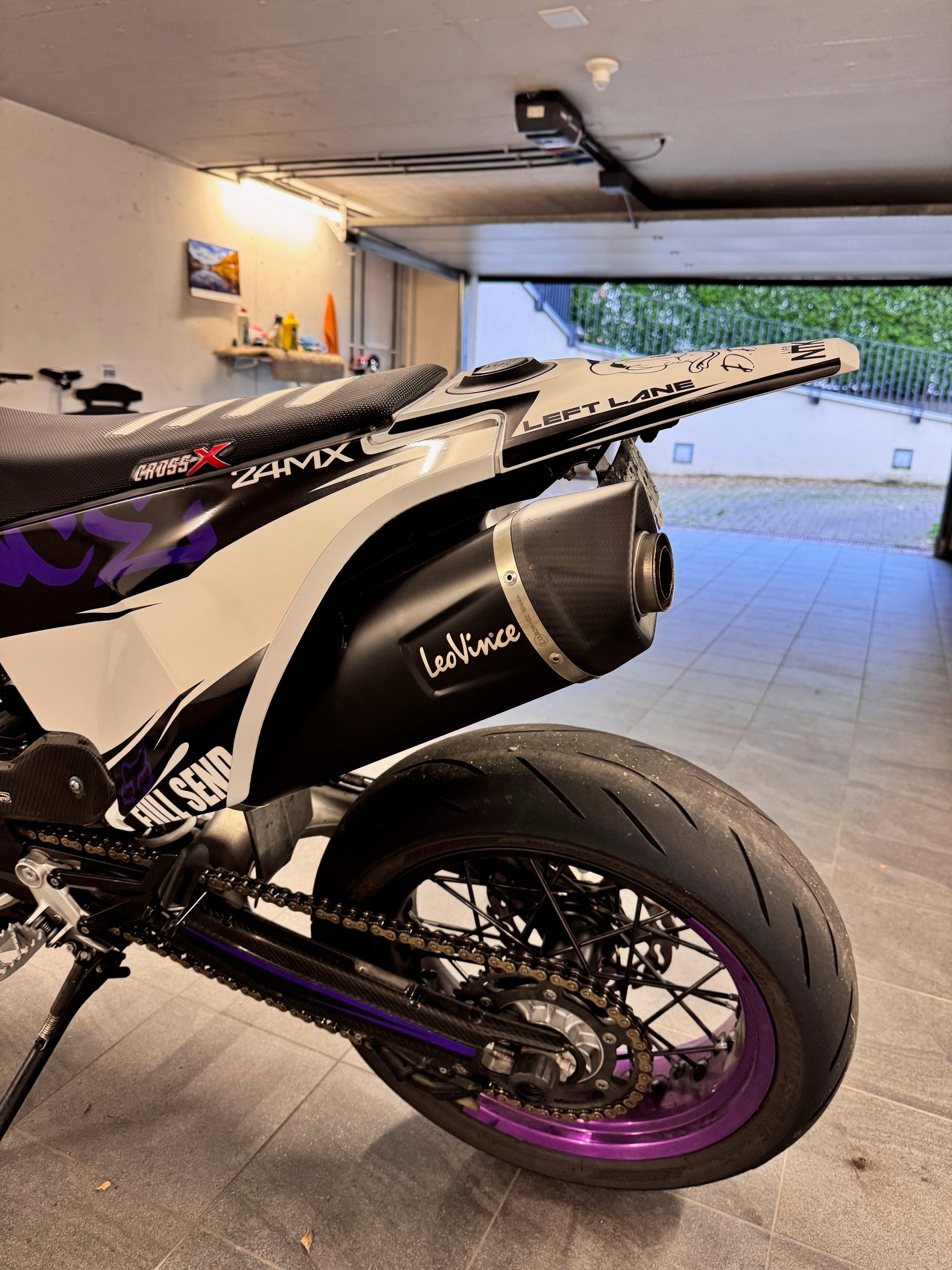 HUSQVARNA 701 Supermoto-image-4