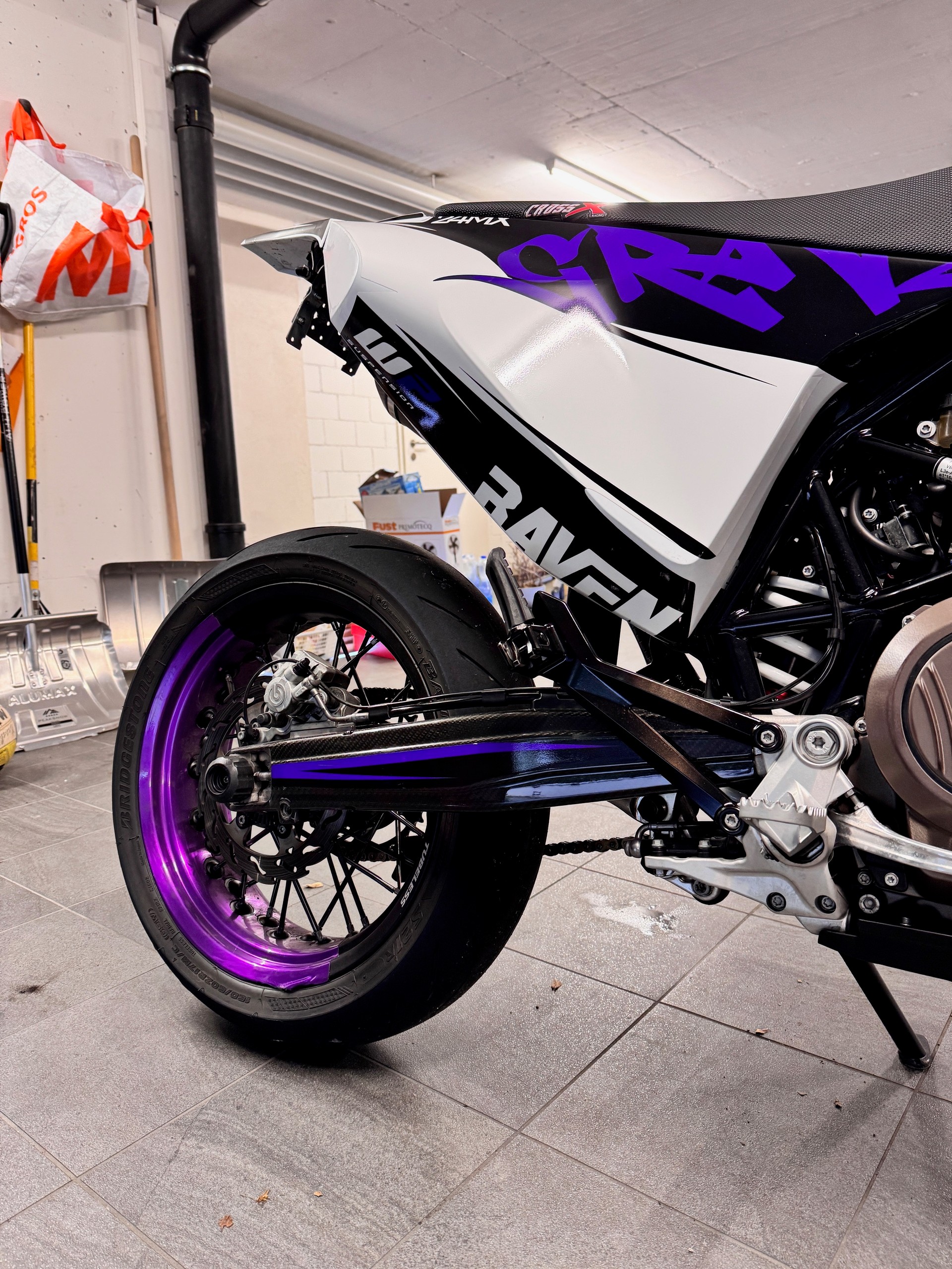 HUSQVARNA 701 Supermoto-image-2