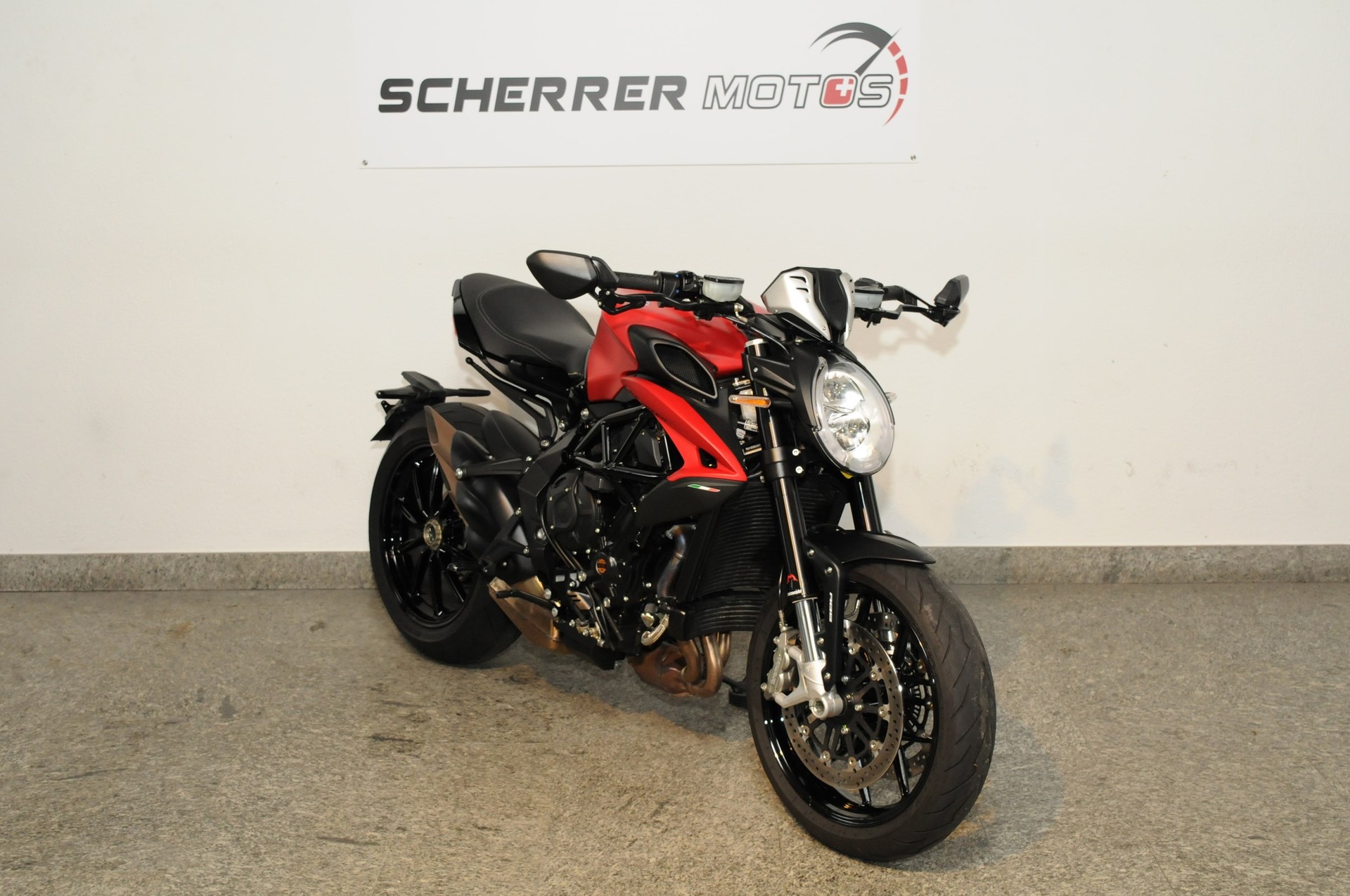 MV AGUSTA Dragster 800 Rosso-showroom-element-1