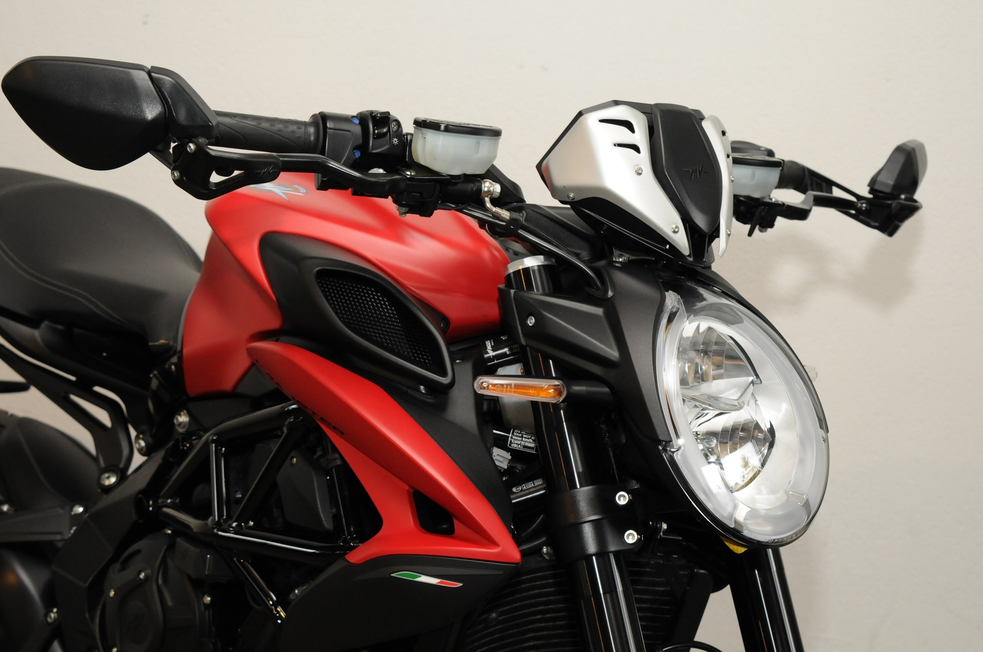 MV AGUSTA Dragster 800 Rosso-showroom-element-3