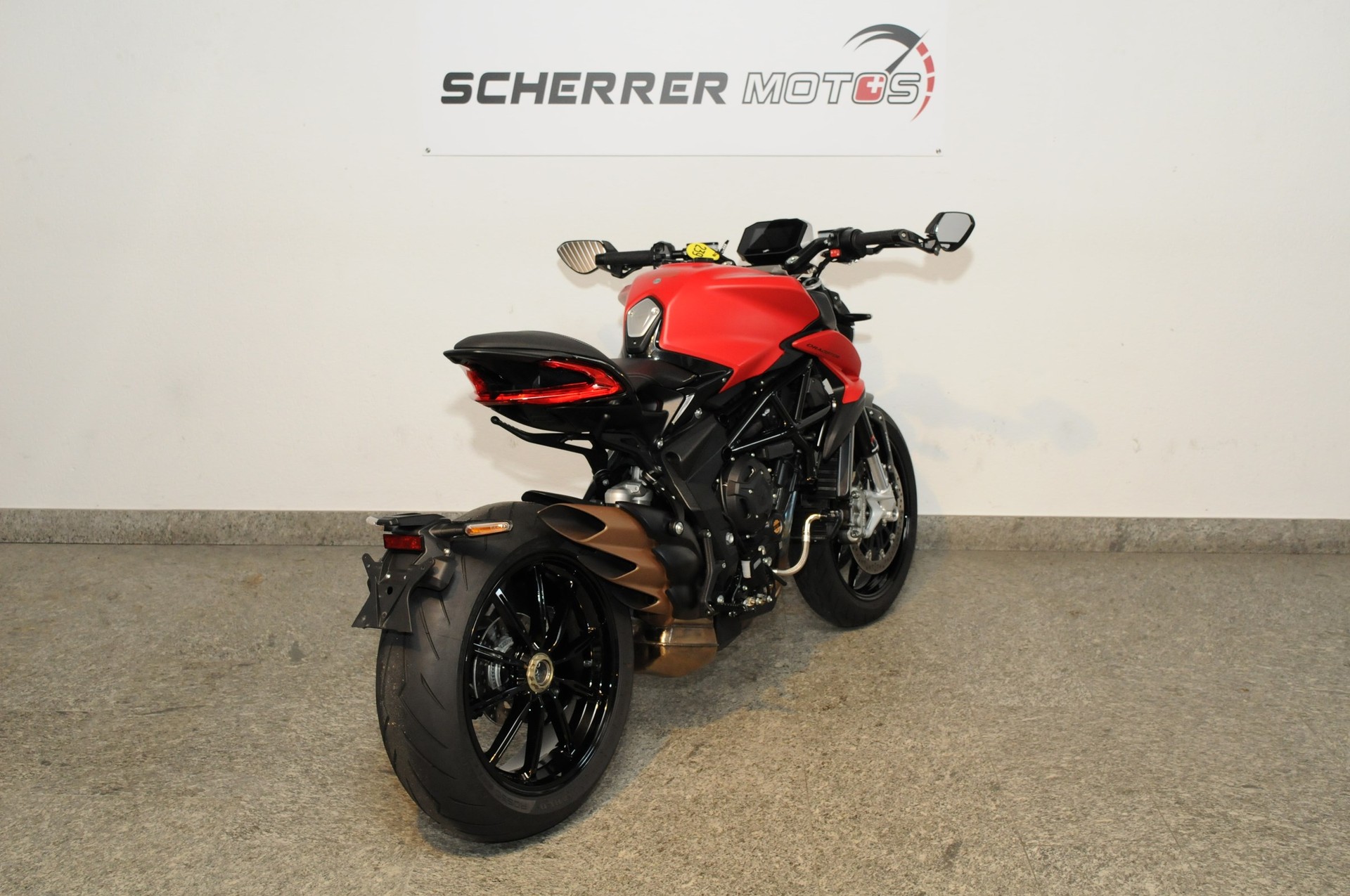 MV AGUSTA Dragster 800 Rosso-showroom-element-2