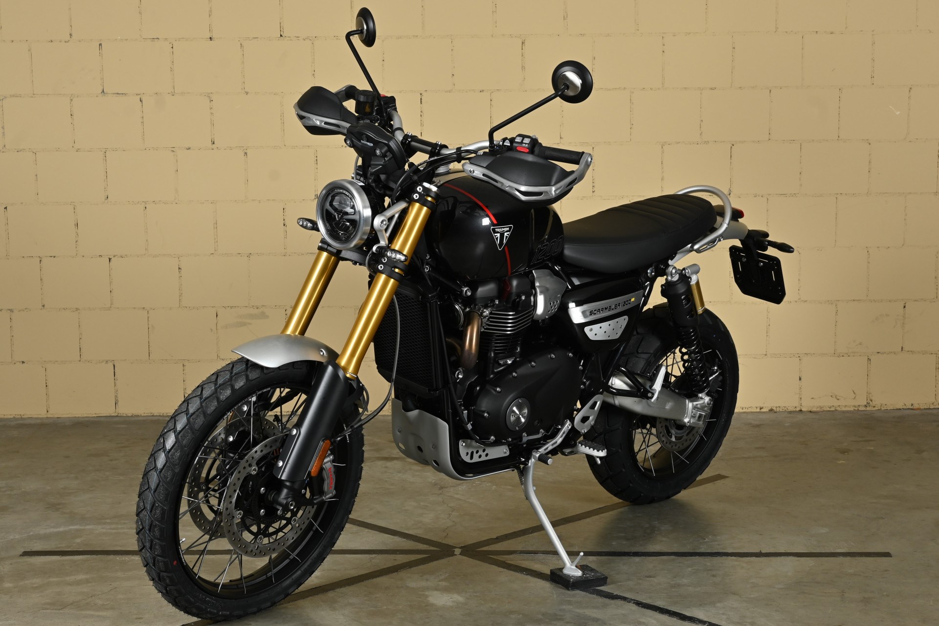 TRIUMPH Scrambler 1200 XE-showroom-element-2
