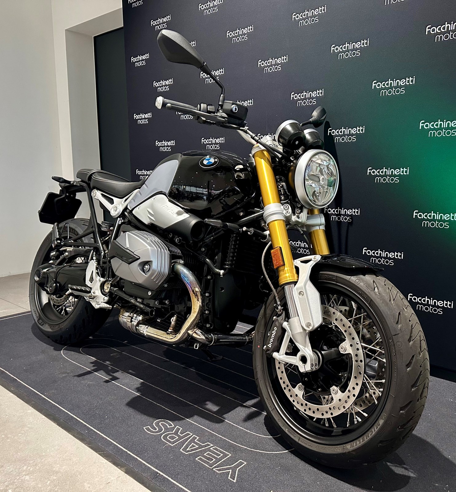 BMW R nineT-showroom-element-1