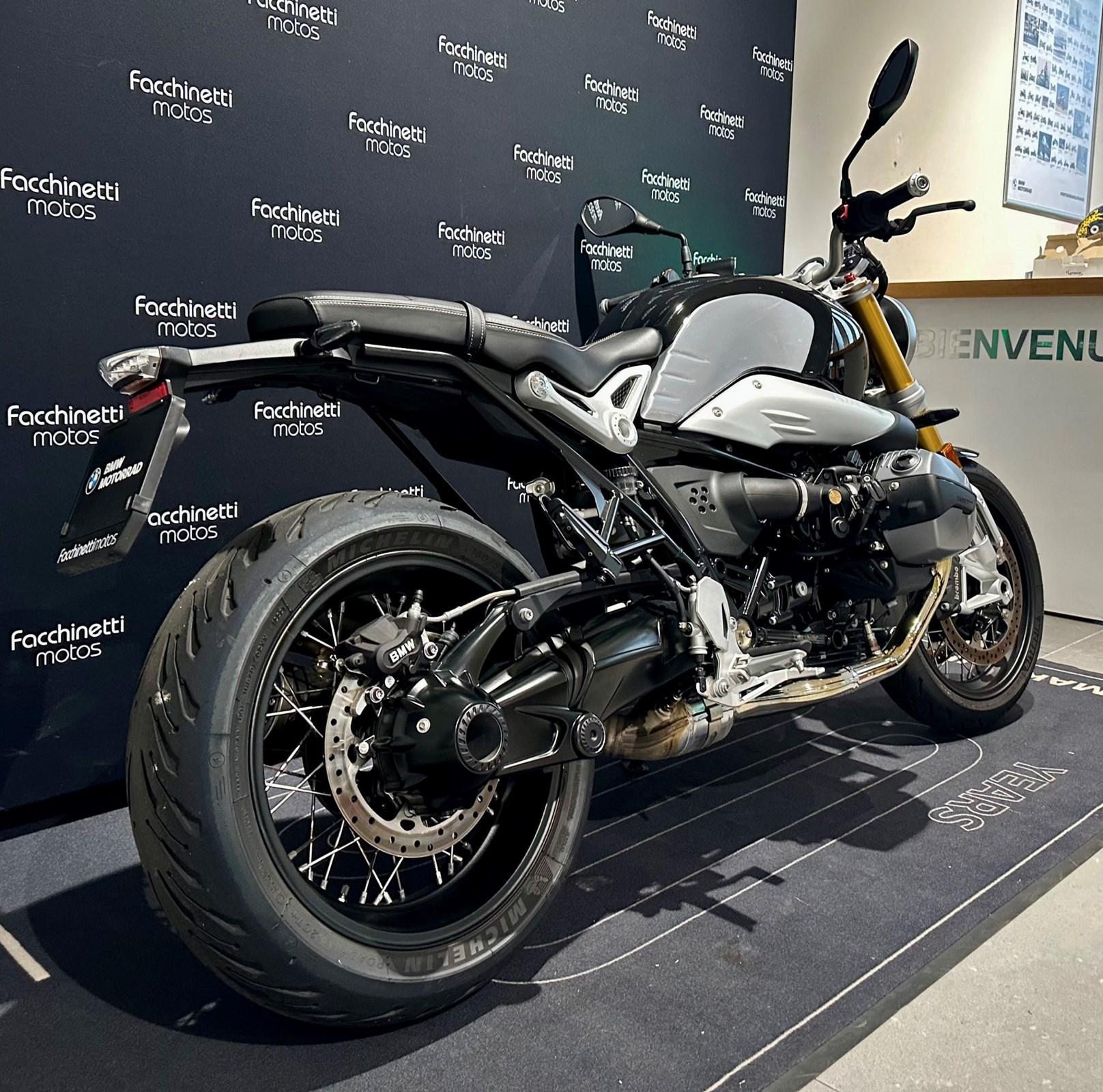 BMW R nineT-showroom-element-2