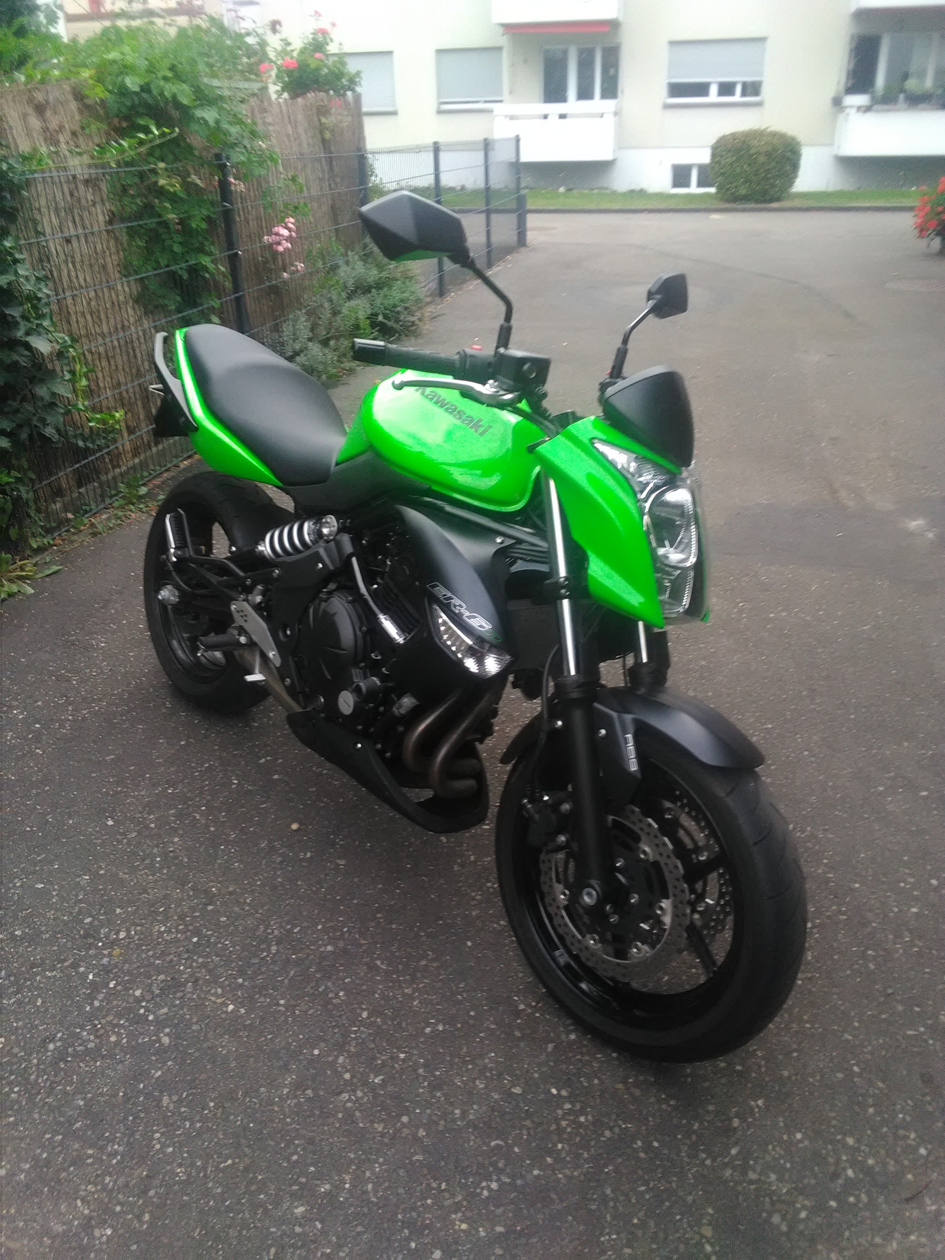 KAWASAKI ER-6