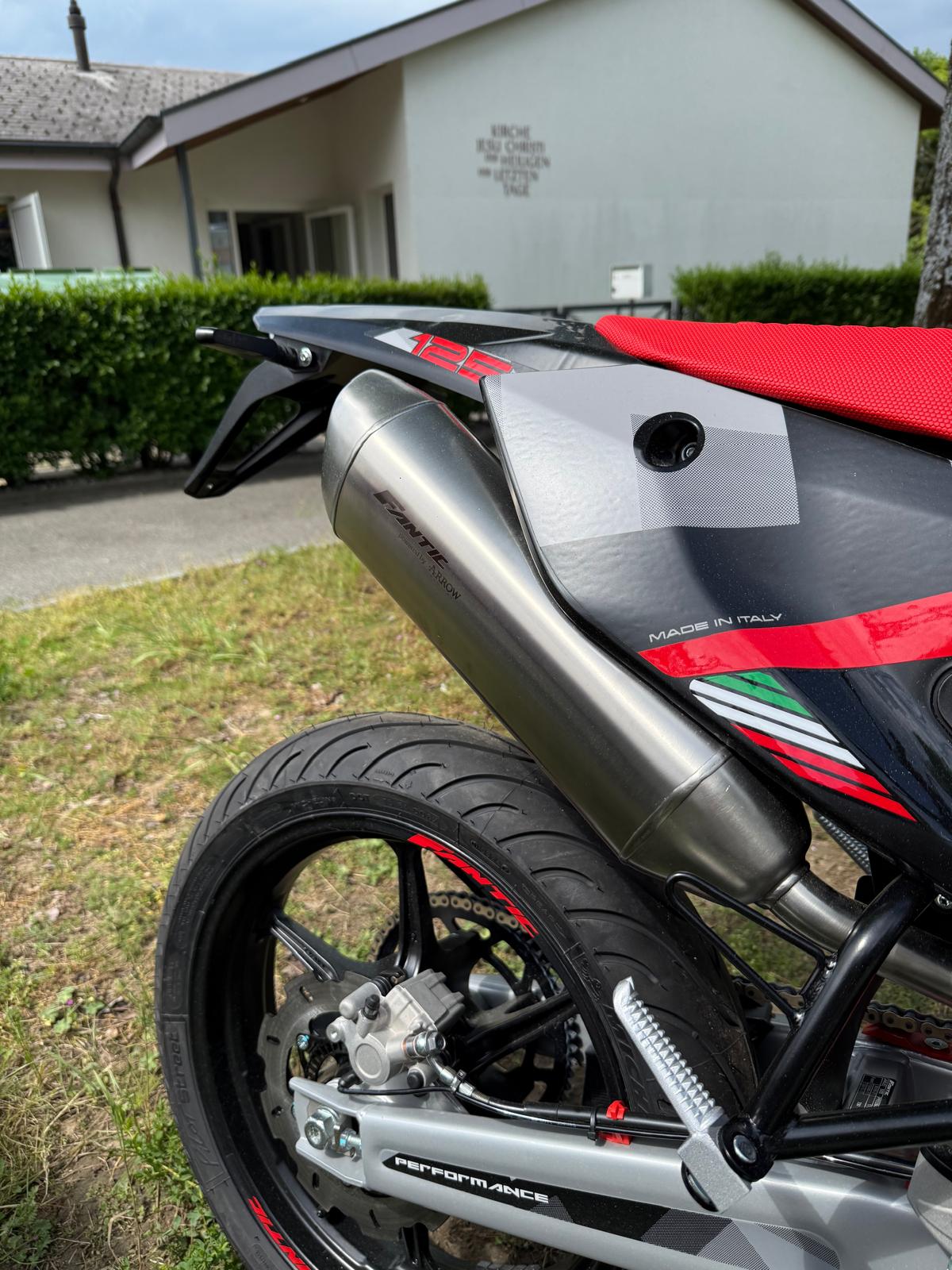 FANTIC XMF 125 Motard Performance-showroom-element-2