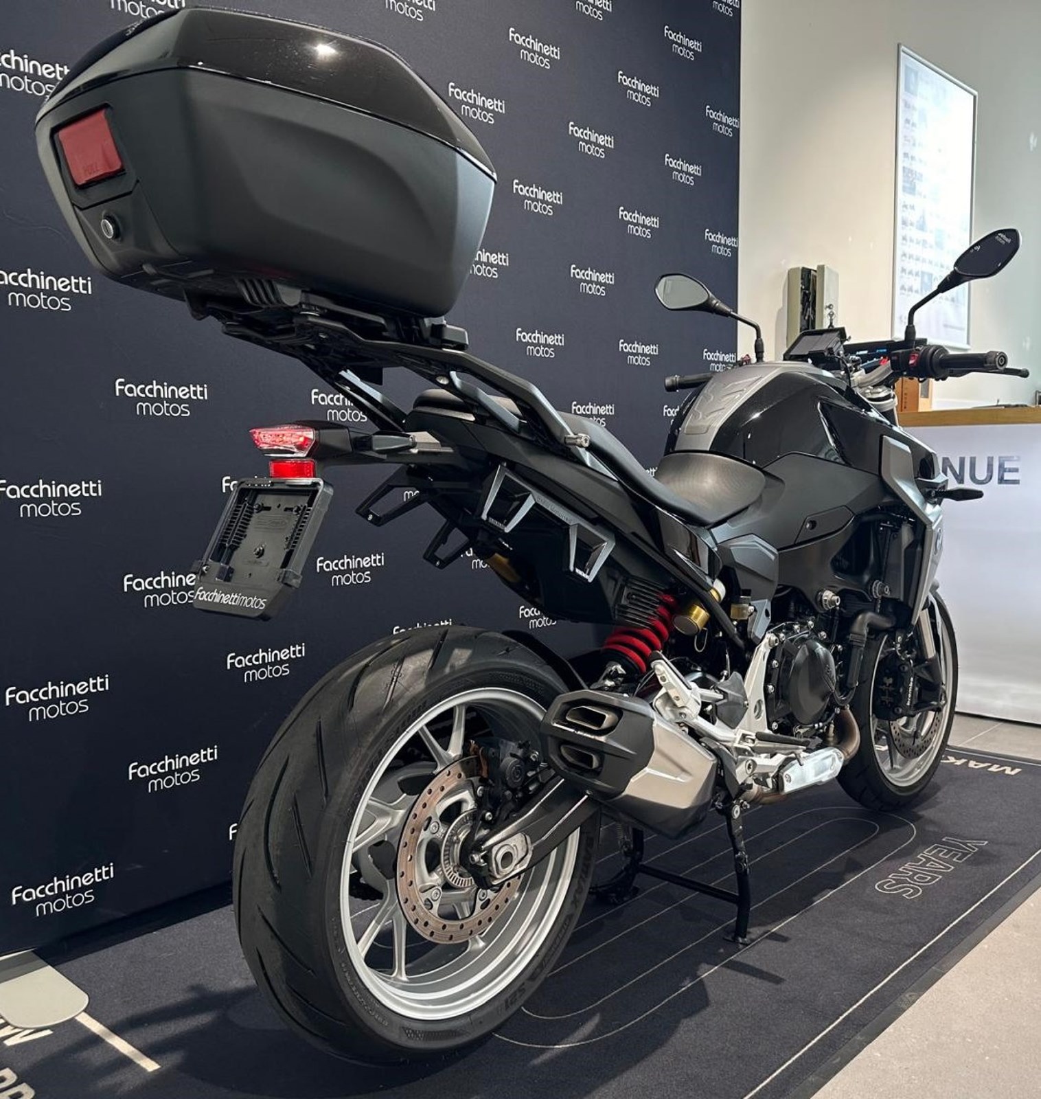 BMW F 900 R ** Garantie 12  mois **-showroom-element-2