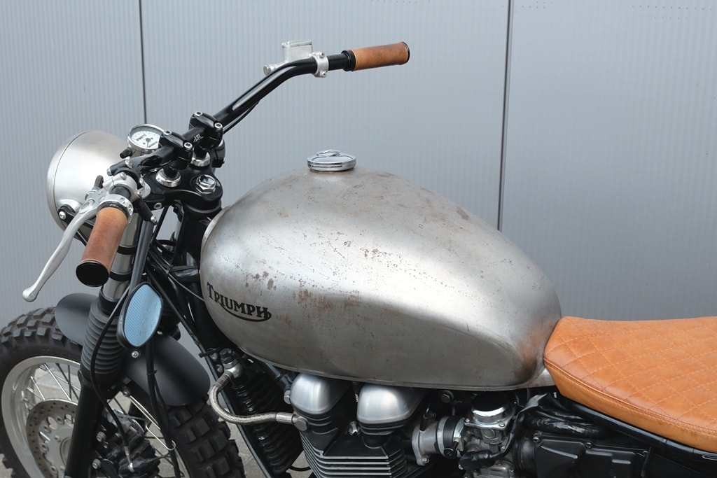 TRIUMPH Thruxton 900-showroom-element-2