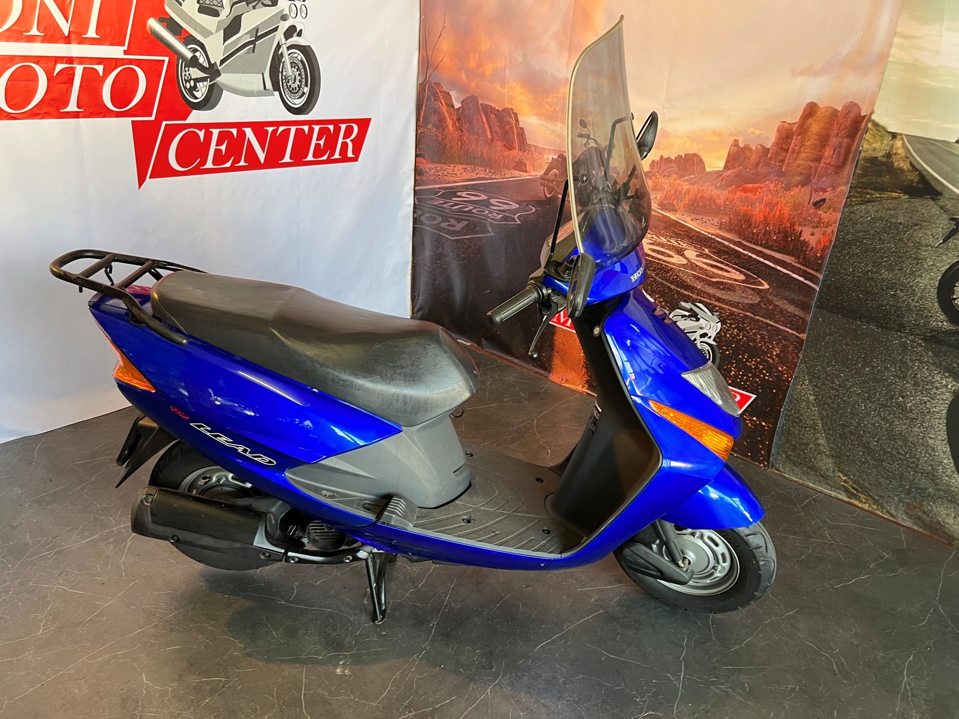 HONDA SCV 100 Lead-showroom-element-2