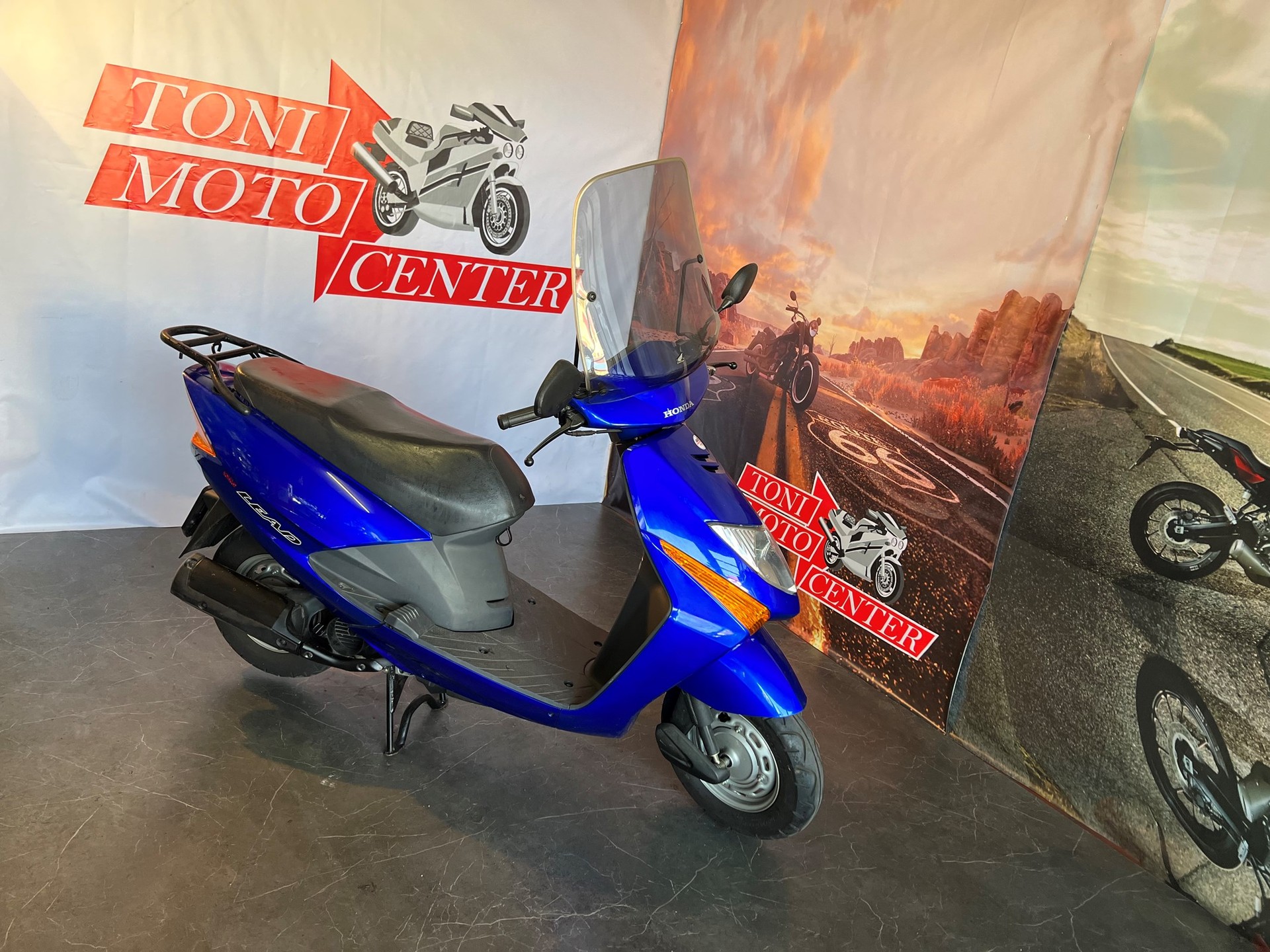 HONDA SCV 100 Lead-showroom-element-1
