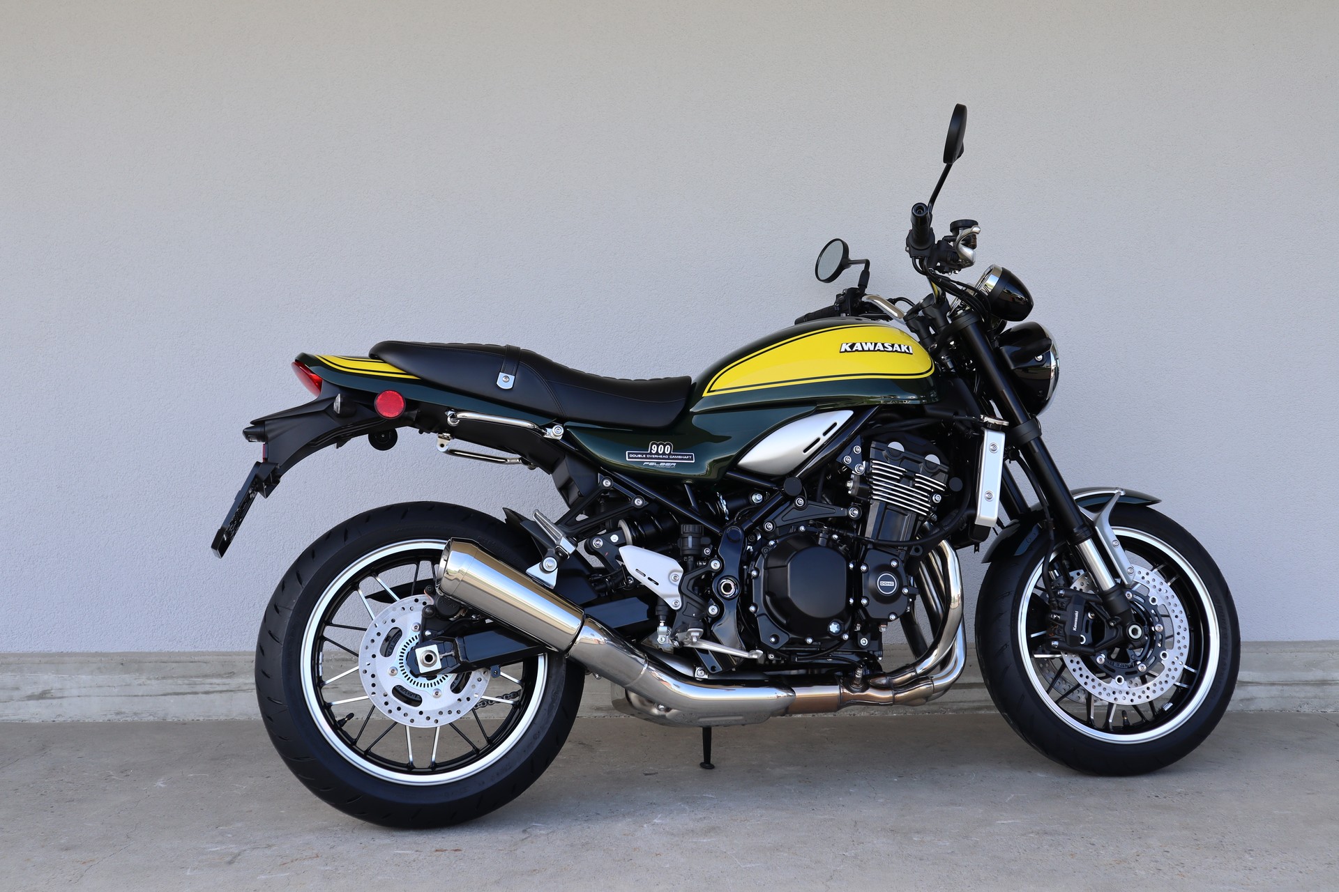 KAWASAKI Z 900 RS Yellow Ball-image-1