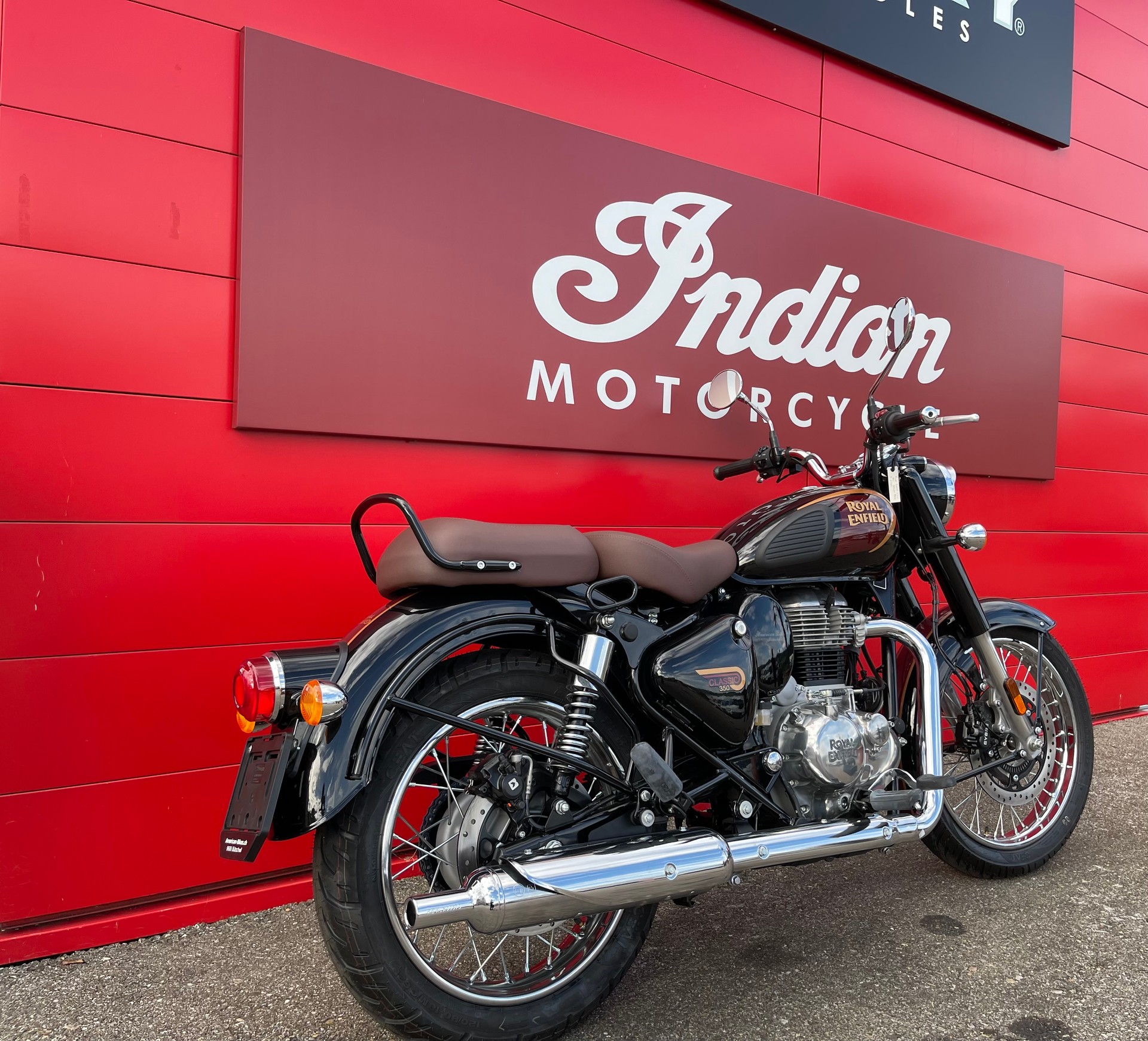 ROYAL ENFIELD Classic 350 Halcyon-showroom-element-1