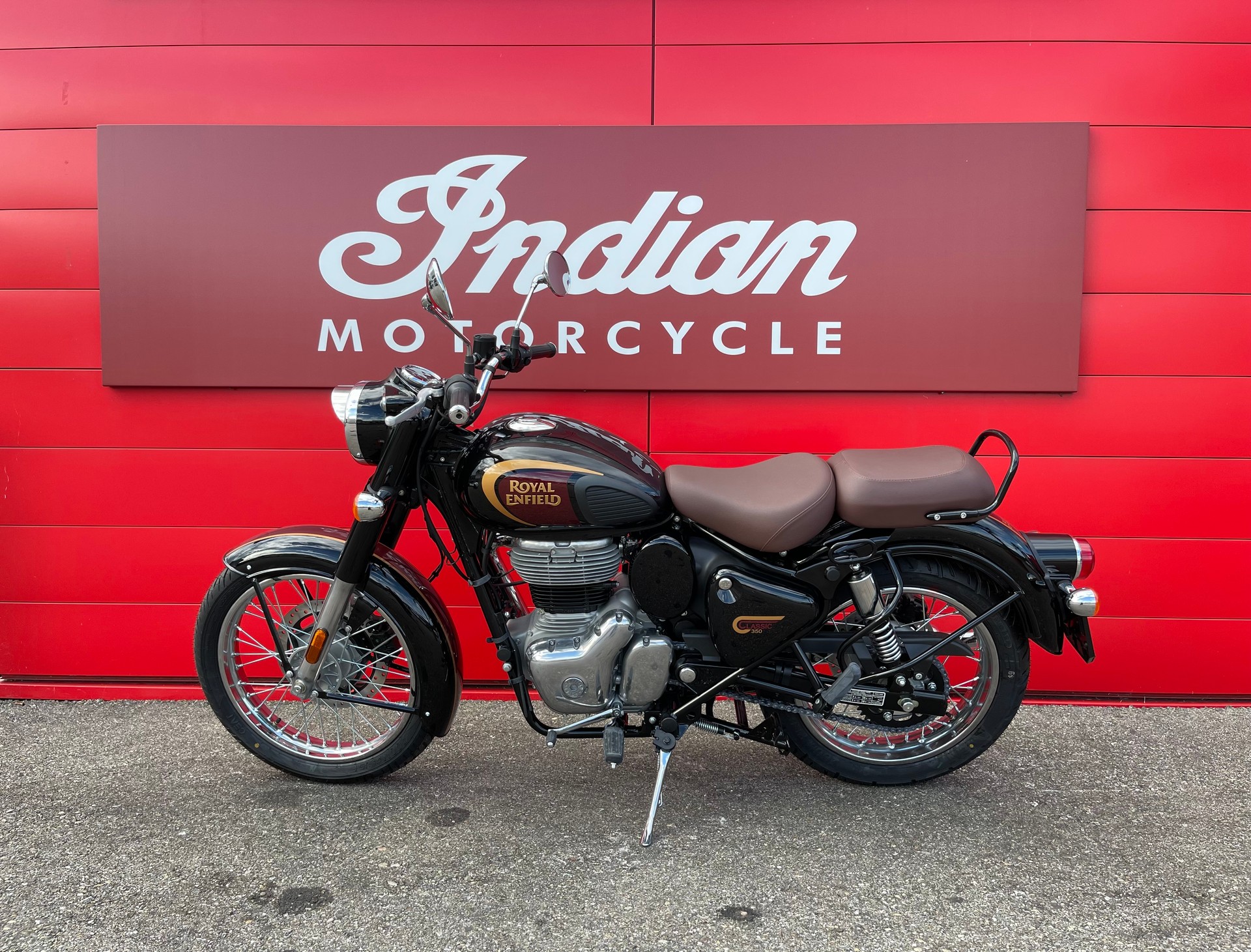 ROYAL ENFIELD Classic 350 Halcyon-showroom-element-3
