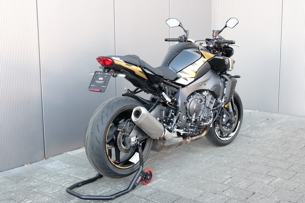 YAMAHA MT-10 ABS-showroom-element-1