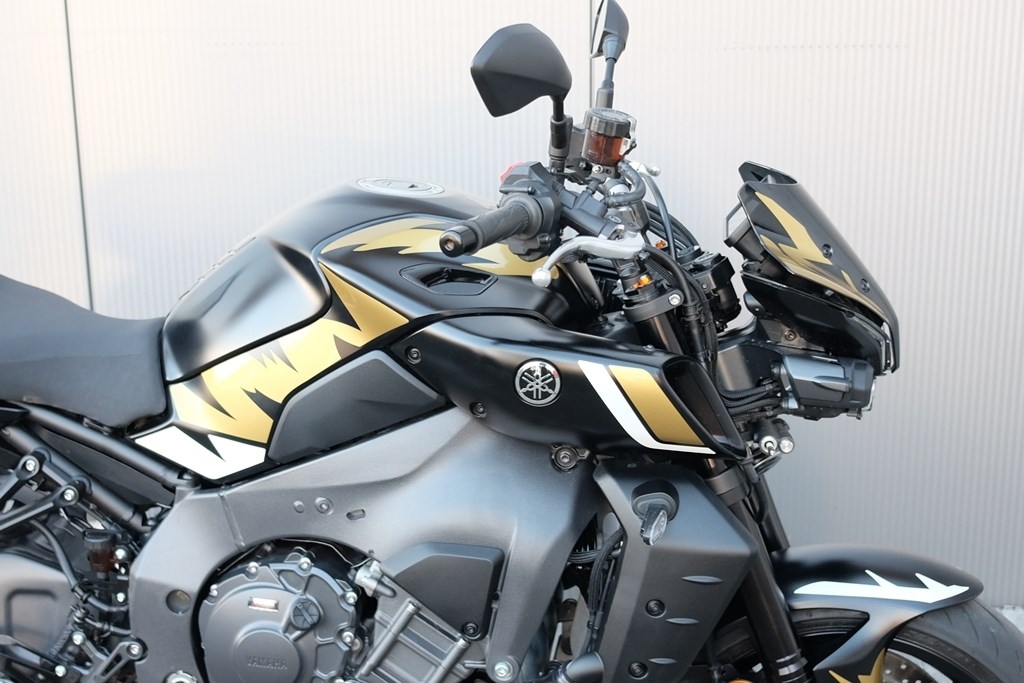 YAMAHA MT-10 ABS-showroom-element-3