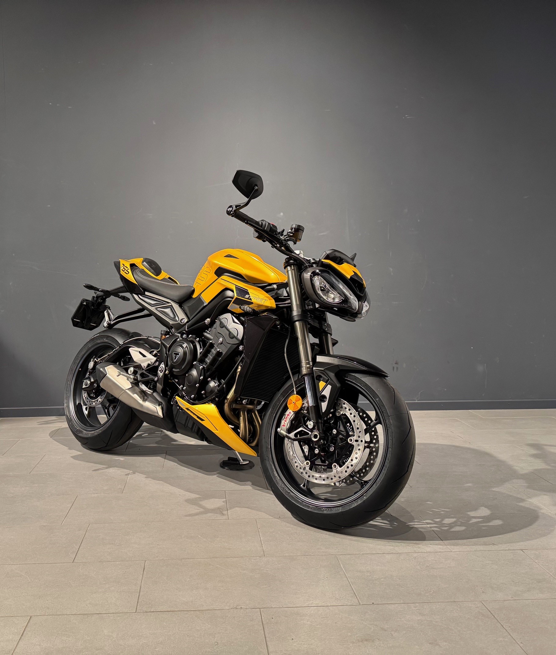 TRIUMPH Street Triple RS 765-showroom-element-1