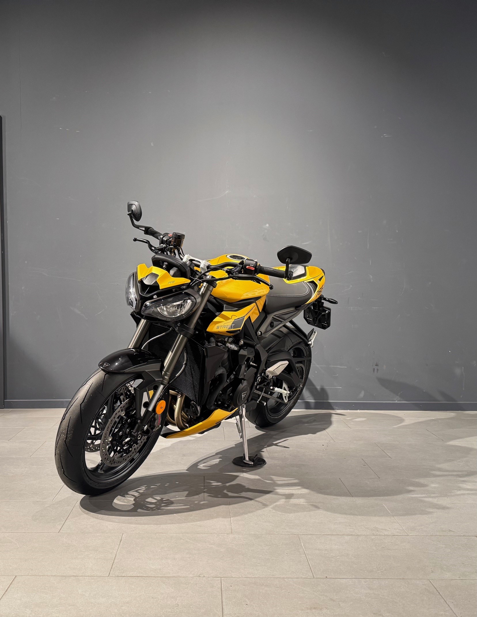 TRIUMPH Street Triple RS 765-showroom-element-2