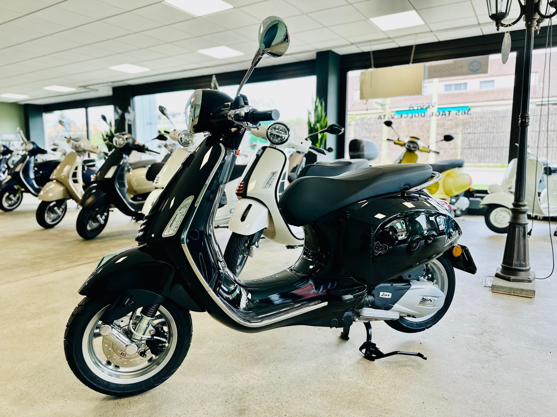 PIAGGIO Vespa 125 Primavera-image-4