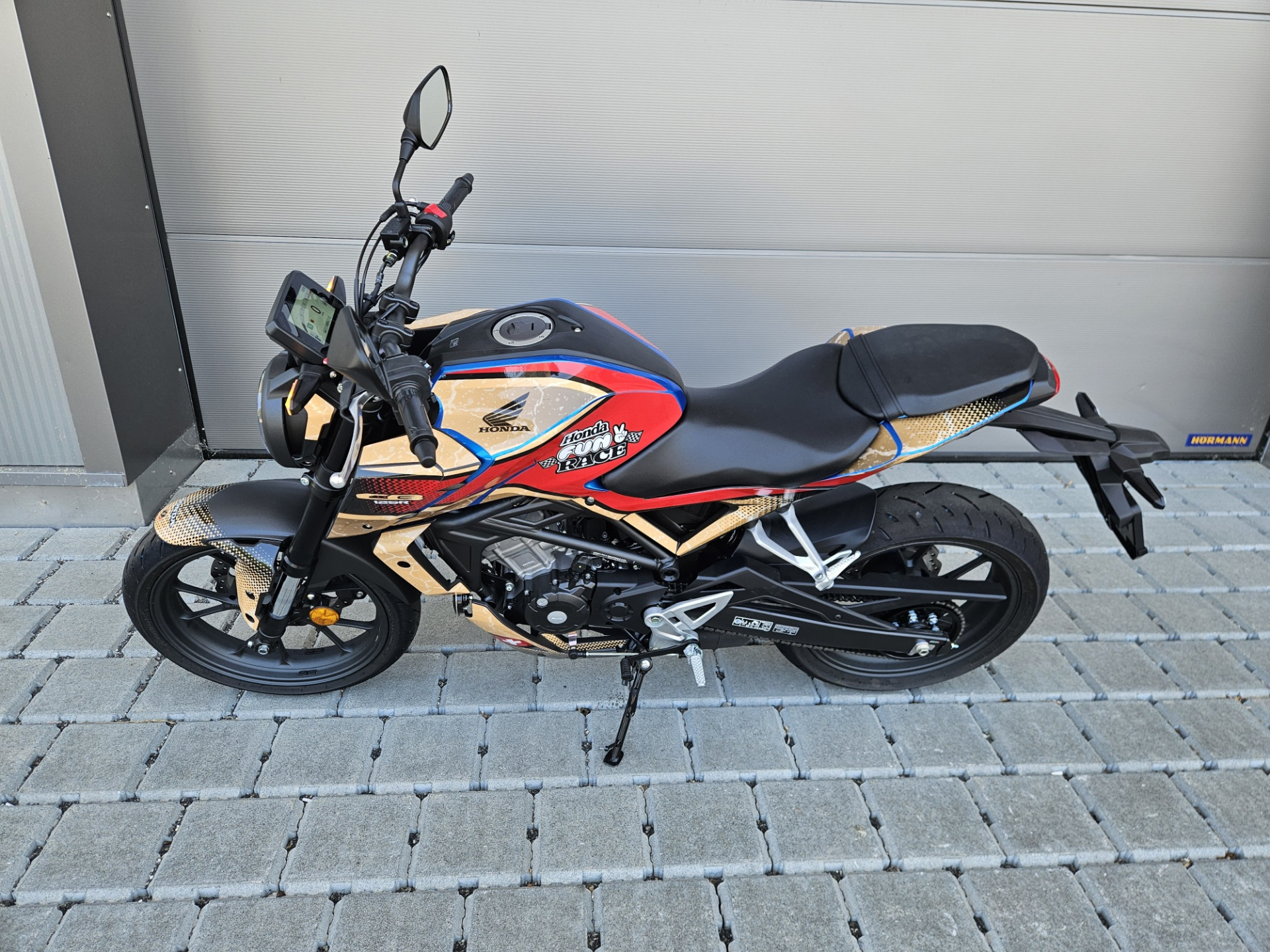 HONDA CB 125 R-showroom-element-3