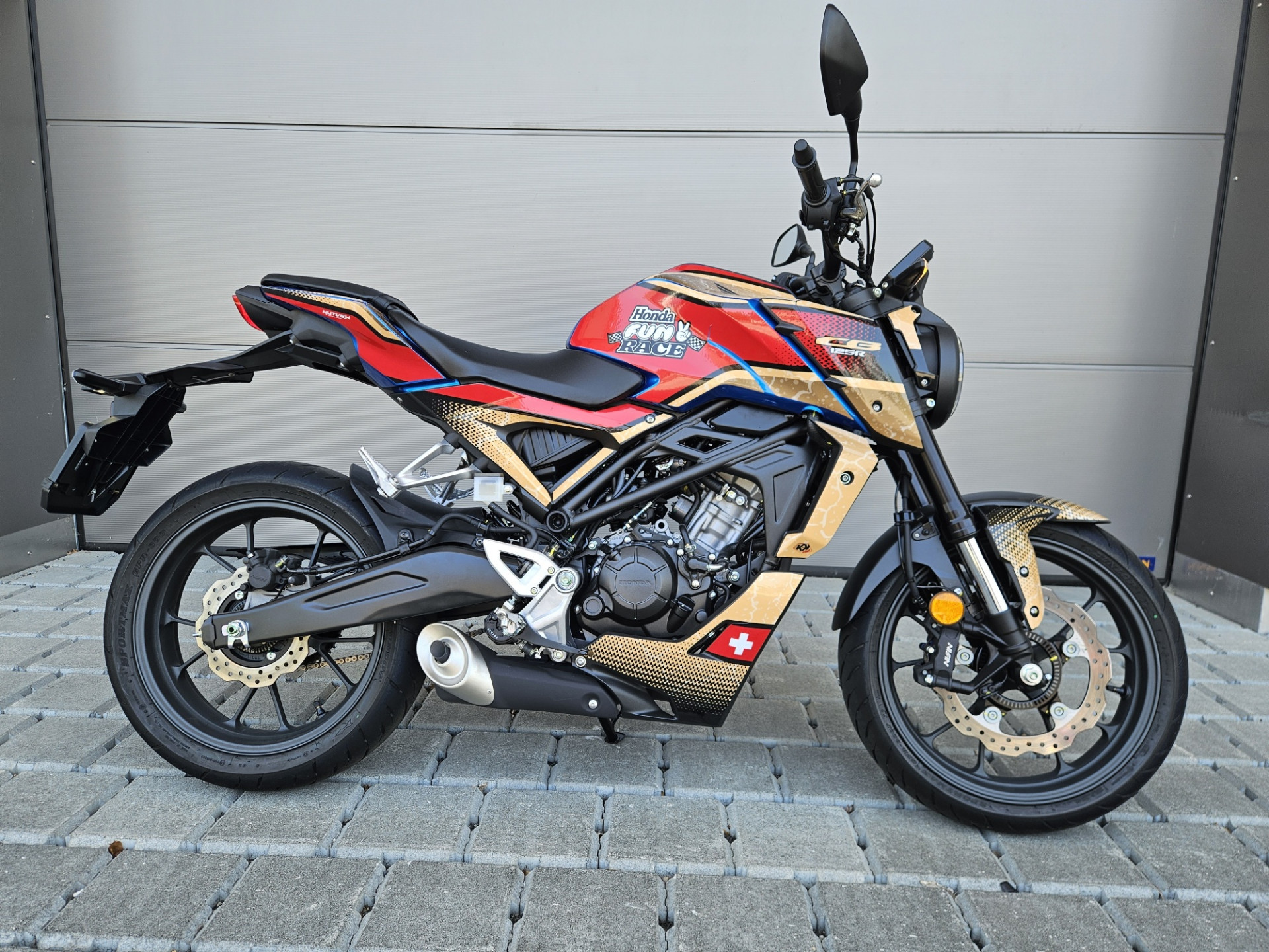 HONDA CB 125 R-showroom-element-2