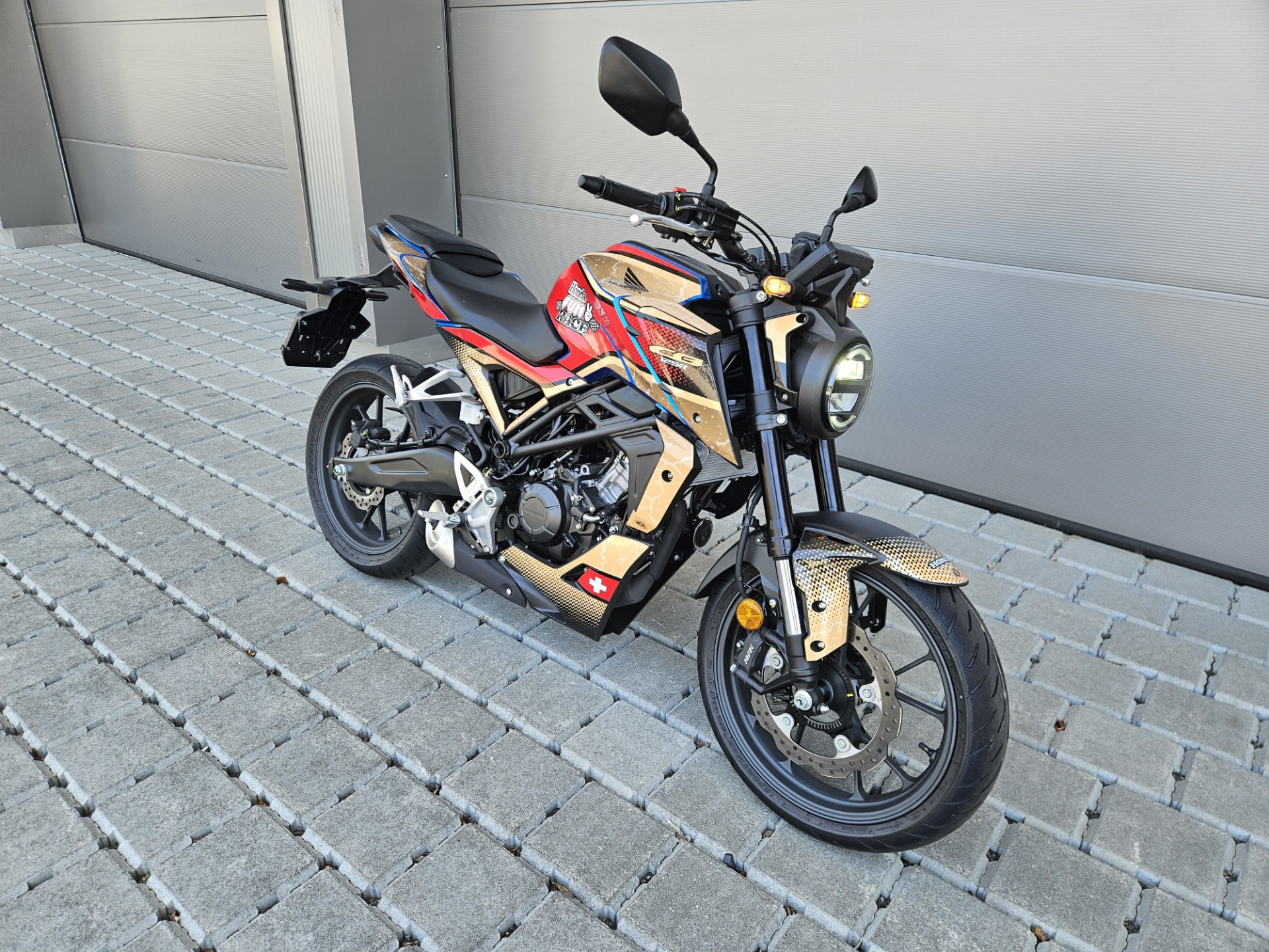 HONDA CB 125 R-showroom-element-1