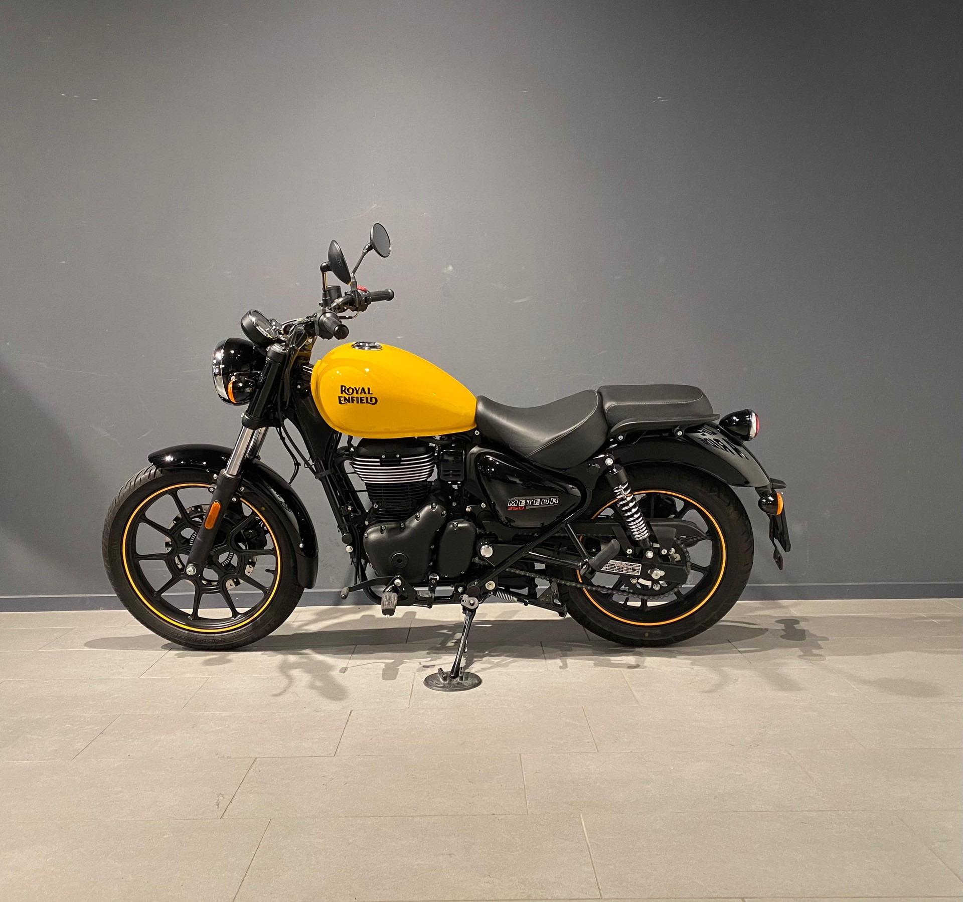 ROYAL ENFIELD Meteor Fireball-showroom-element-3