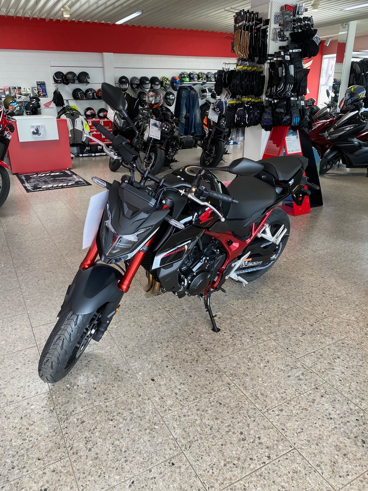 HONDA CB 750 Hornet-showroom-element-2