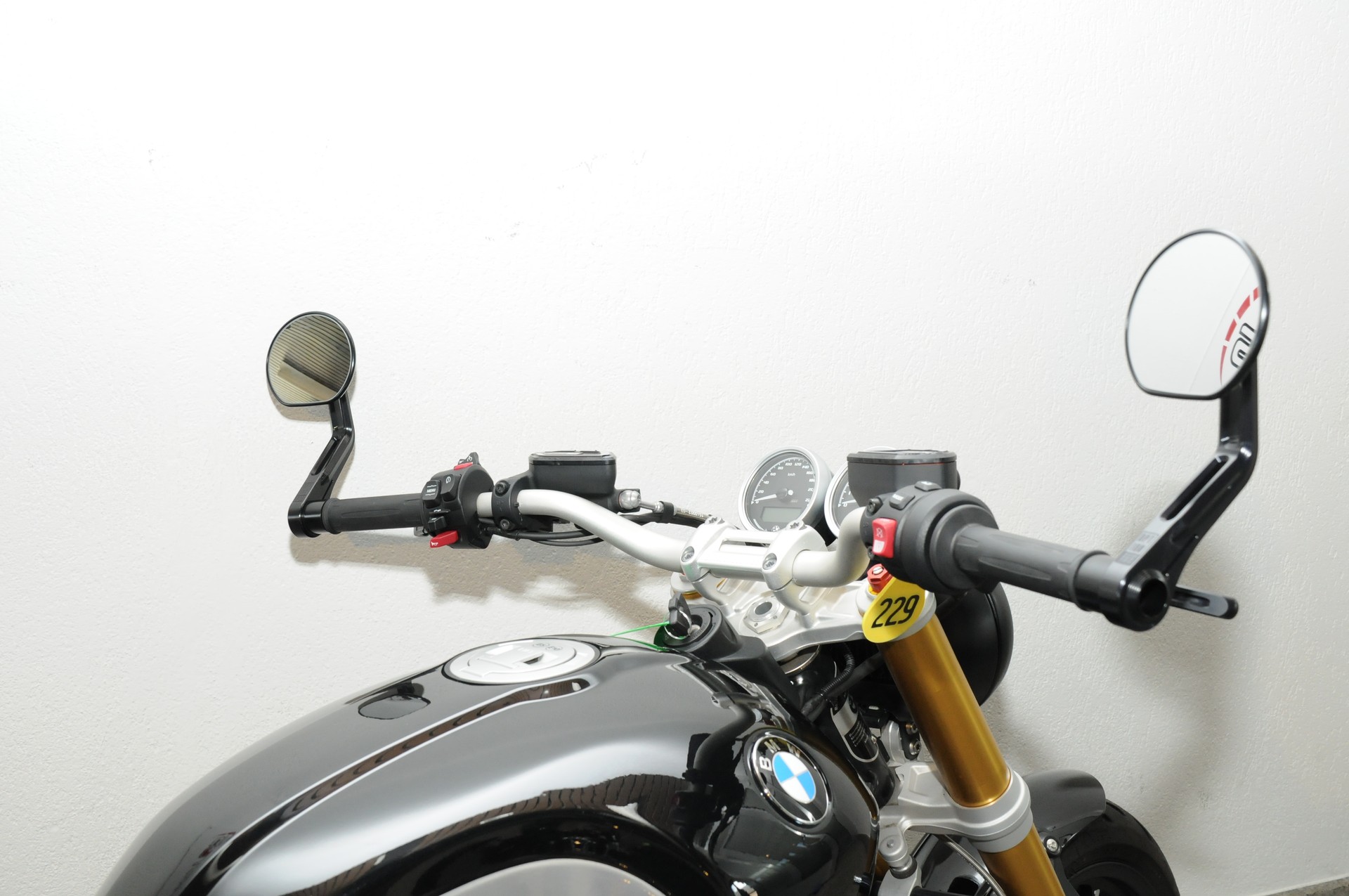 BMW R nineT-showroom-element-3